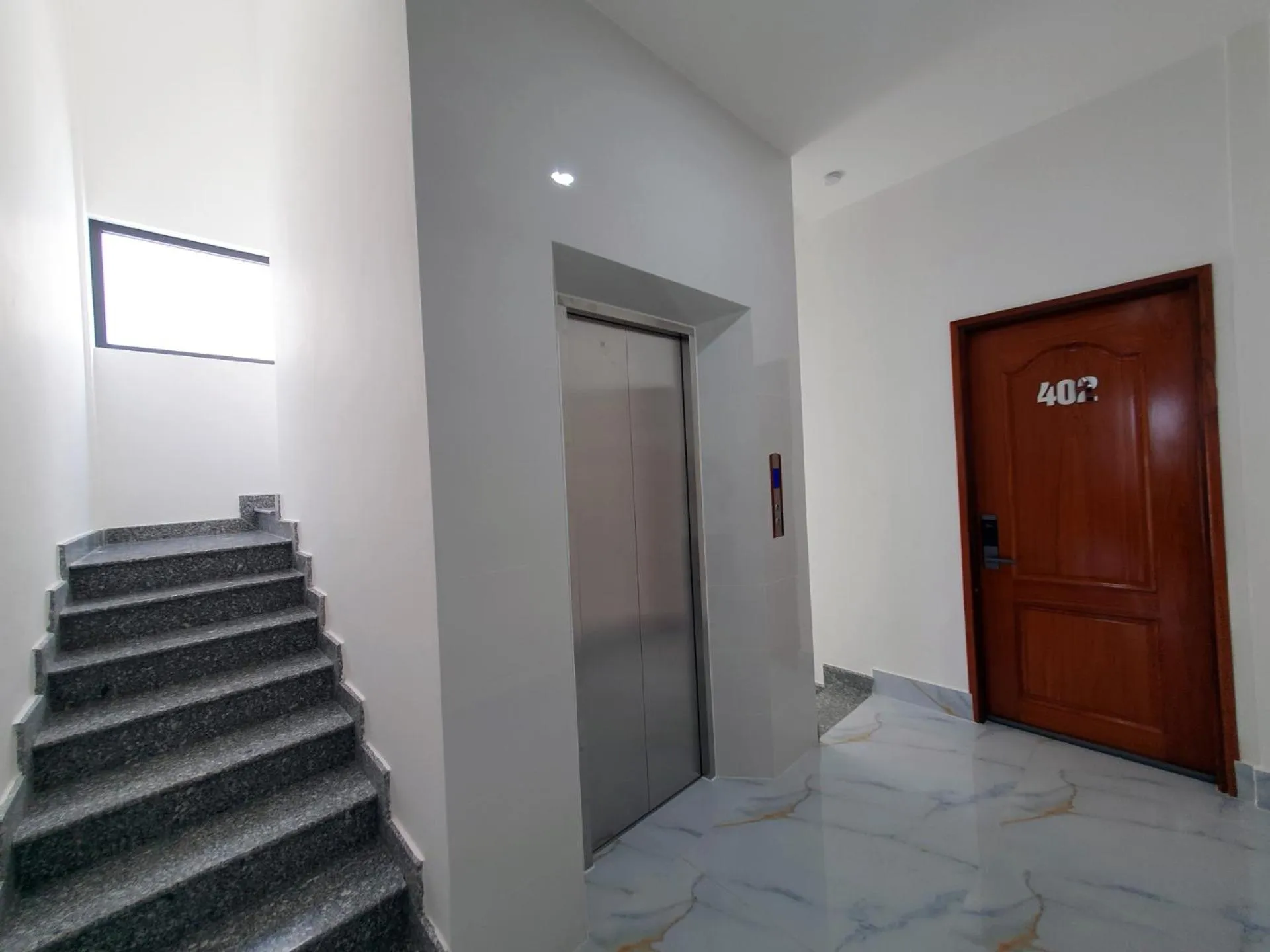 elevator in Hero Hostel & Billiards