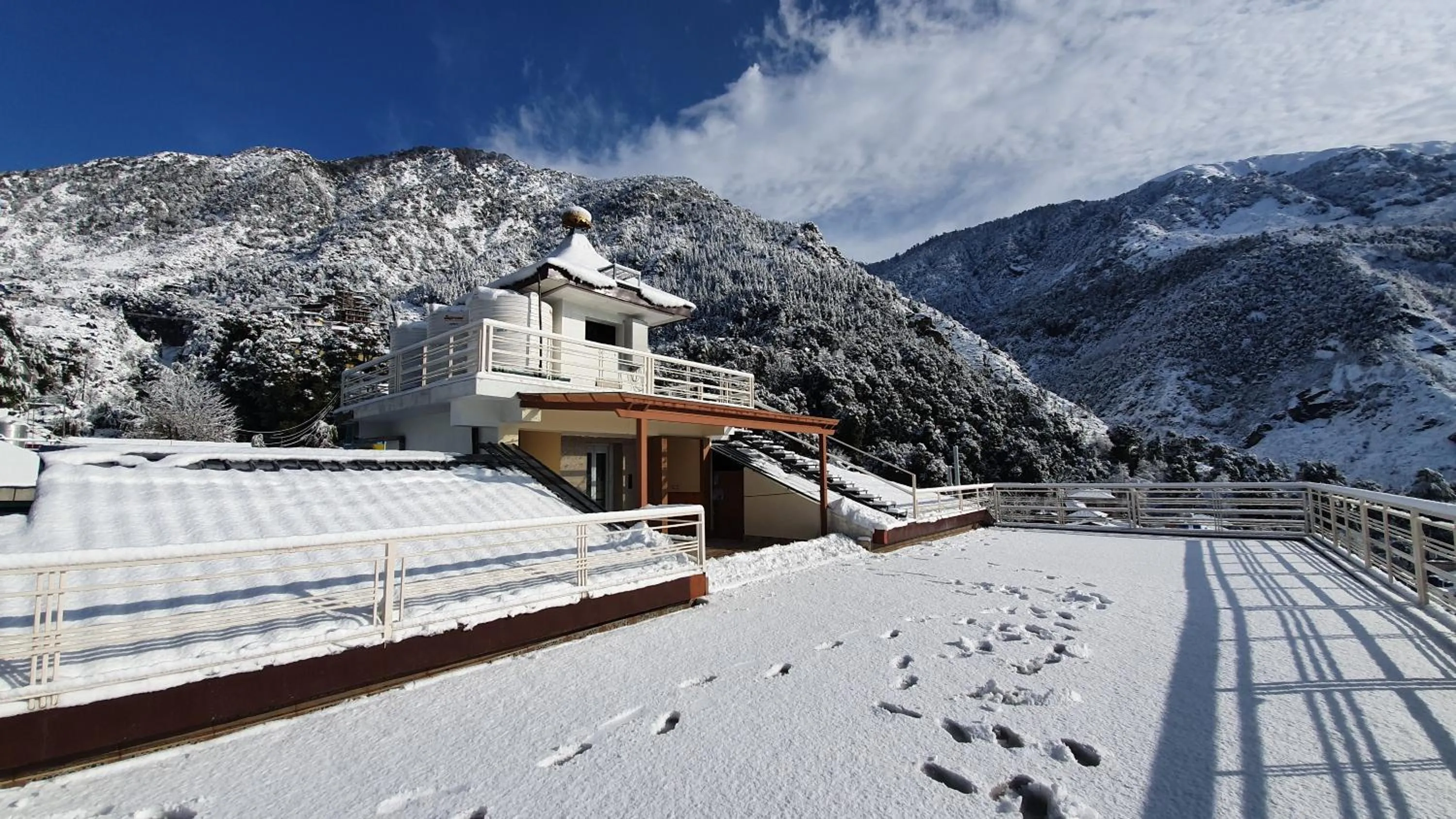 Winter in Nomadic Inn