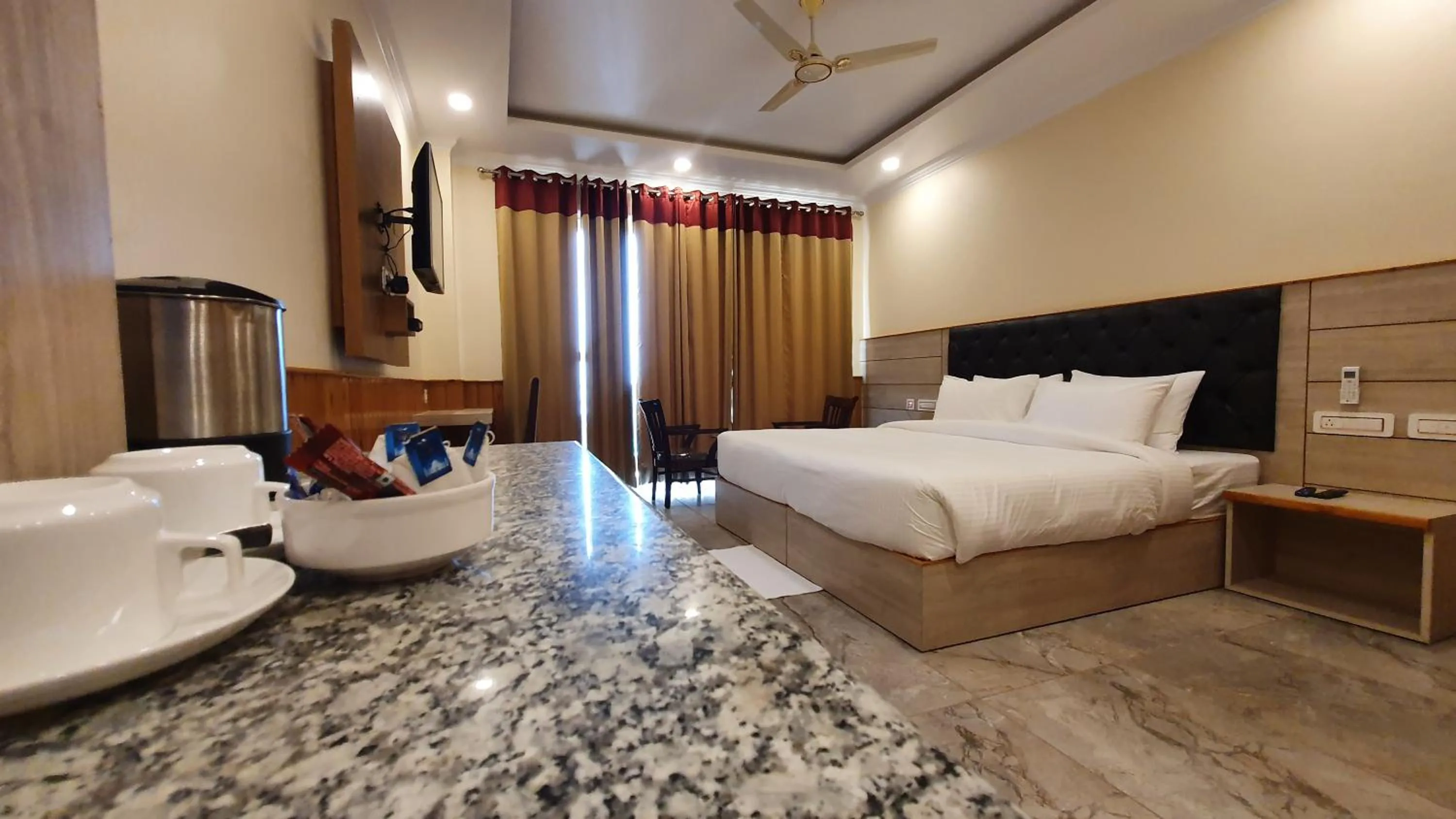 Bedroom, Bed in Nomadic Inn
