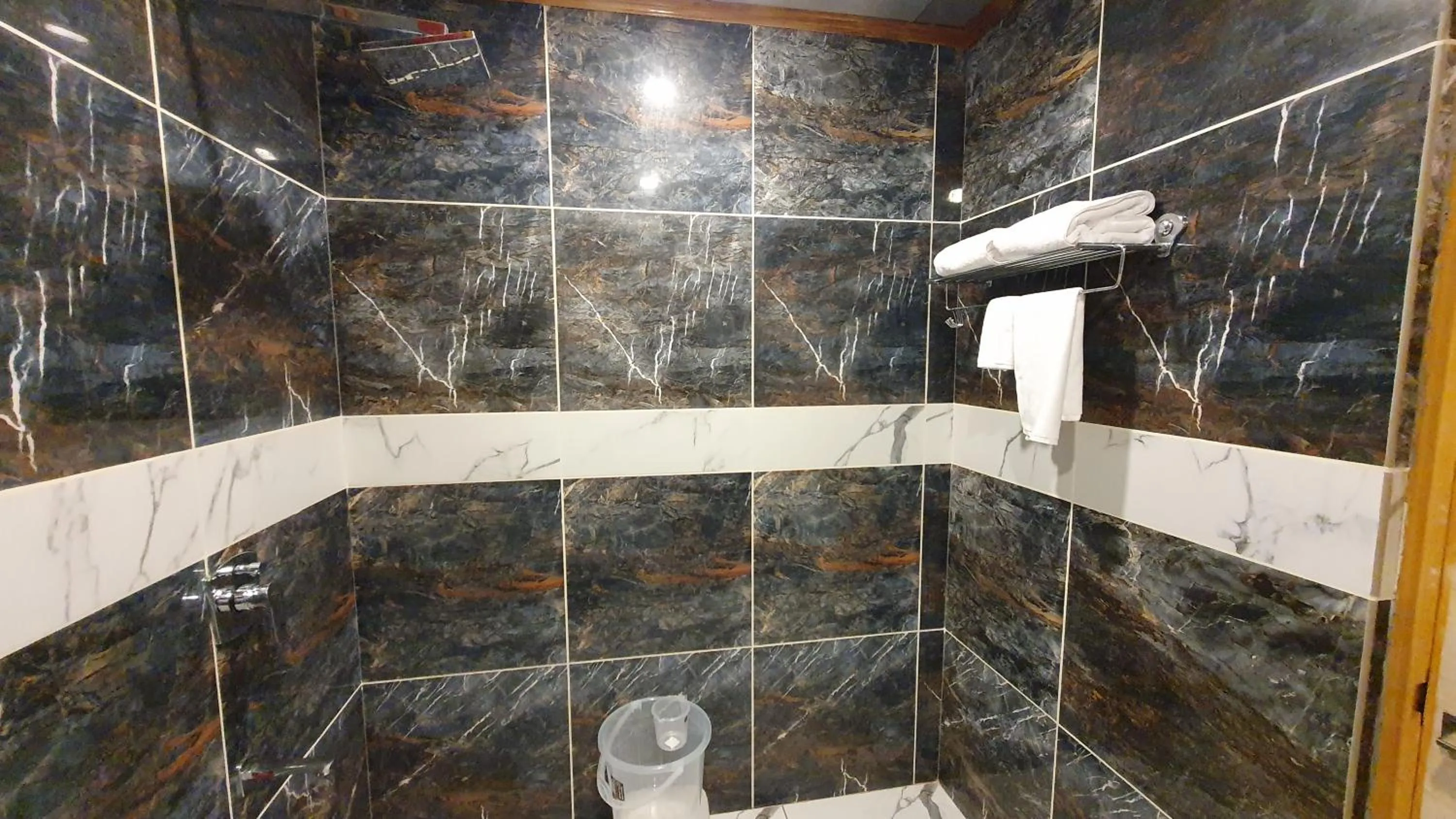Bathroom in Nomadic Inn