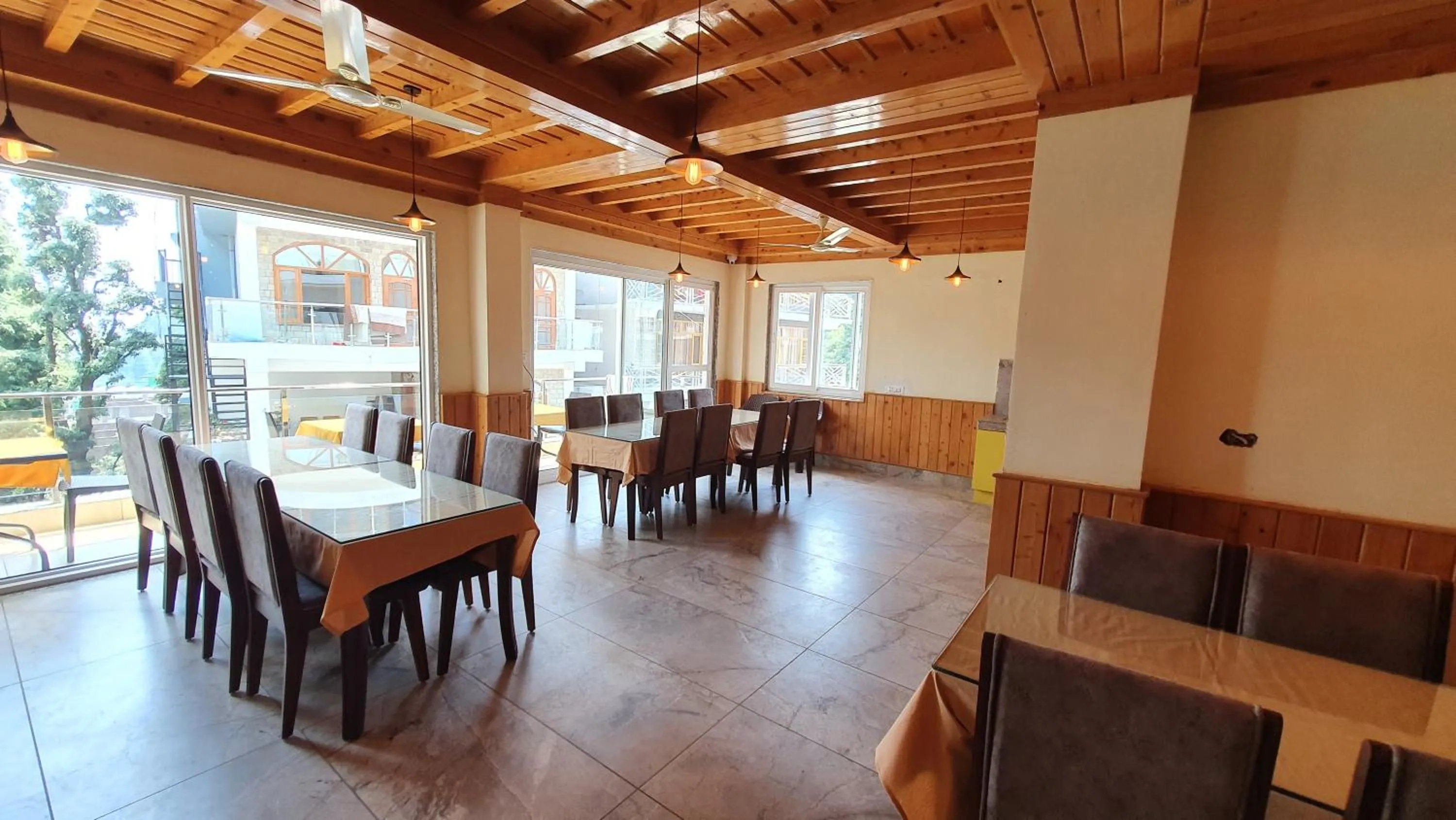 Restaurant/places to eat in Nomadic Inn