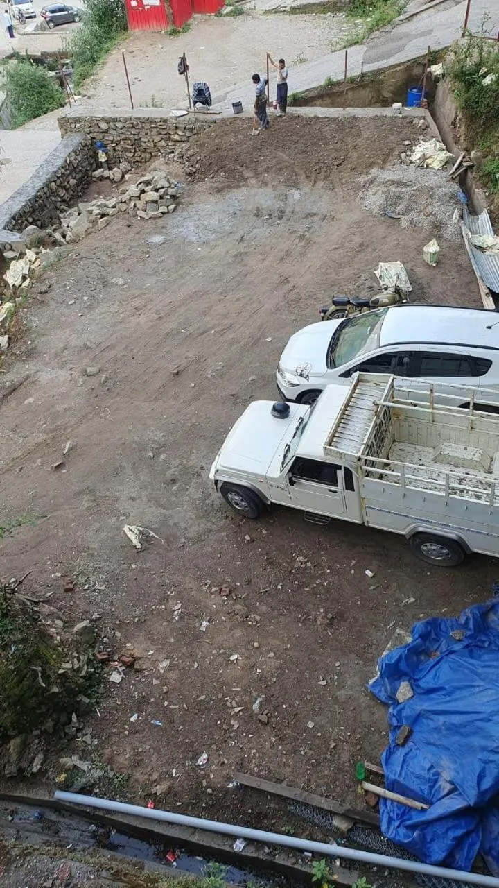 Parking in Nomadic Inn