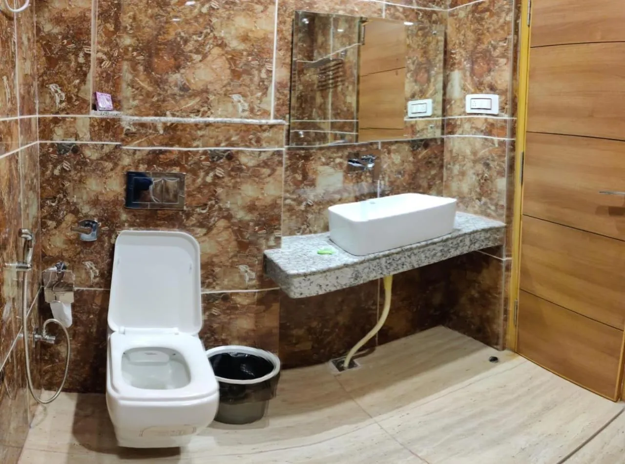 Bathroom in Nomadic Inn