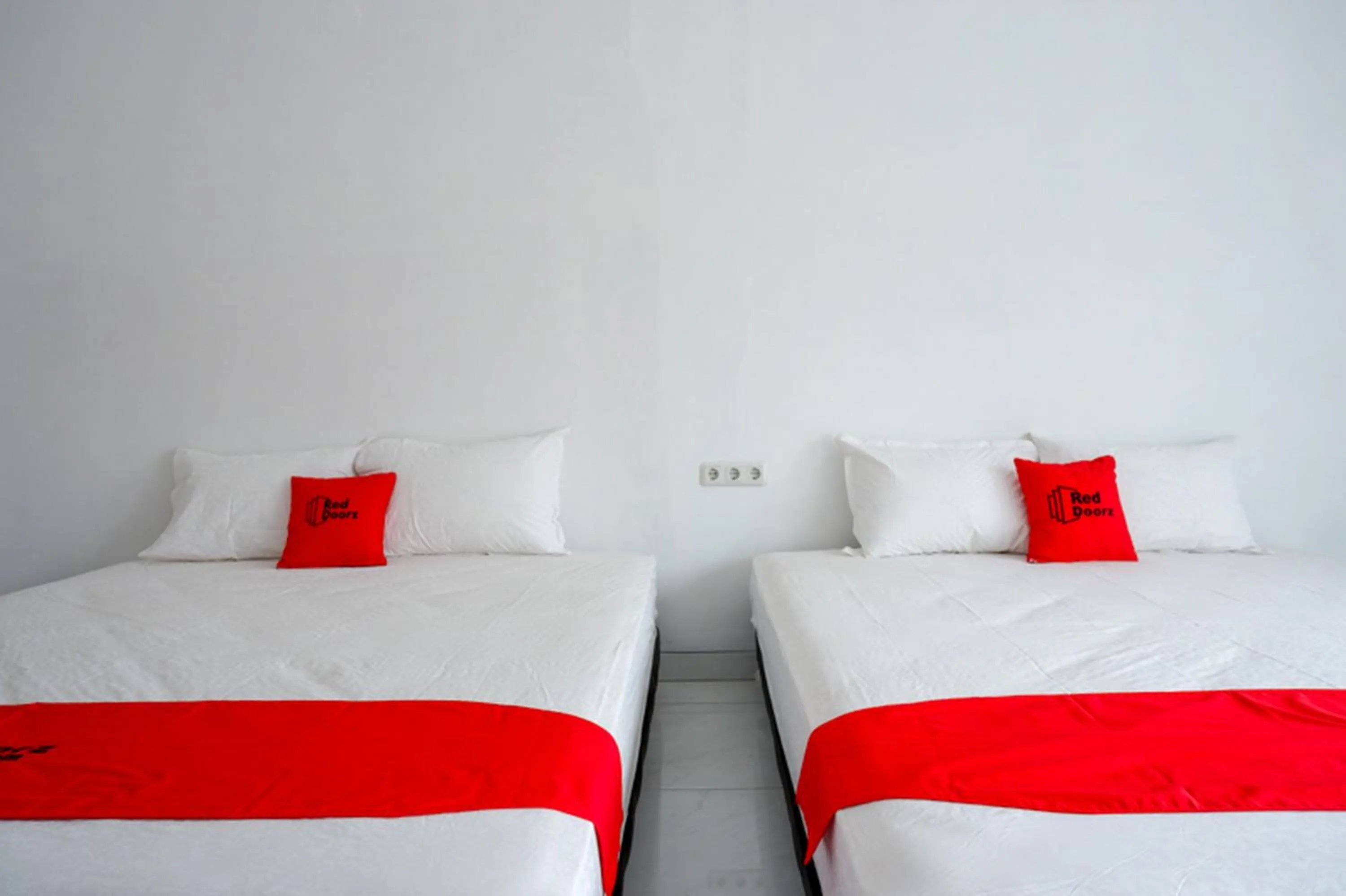 Bed in RedDoorz Syariah near UMS Solo - RSO Soeharso