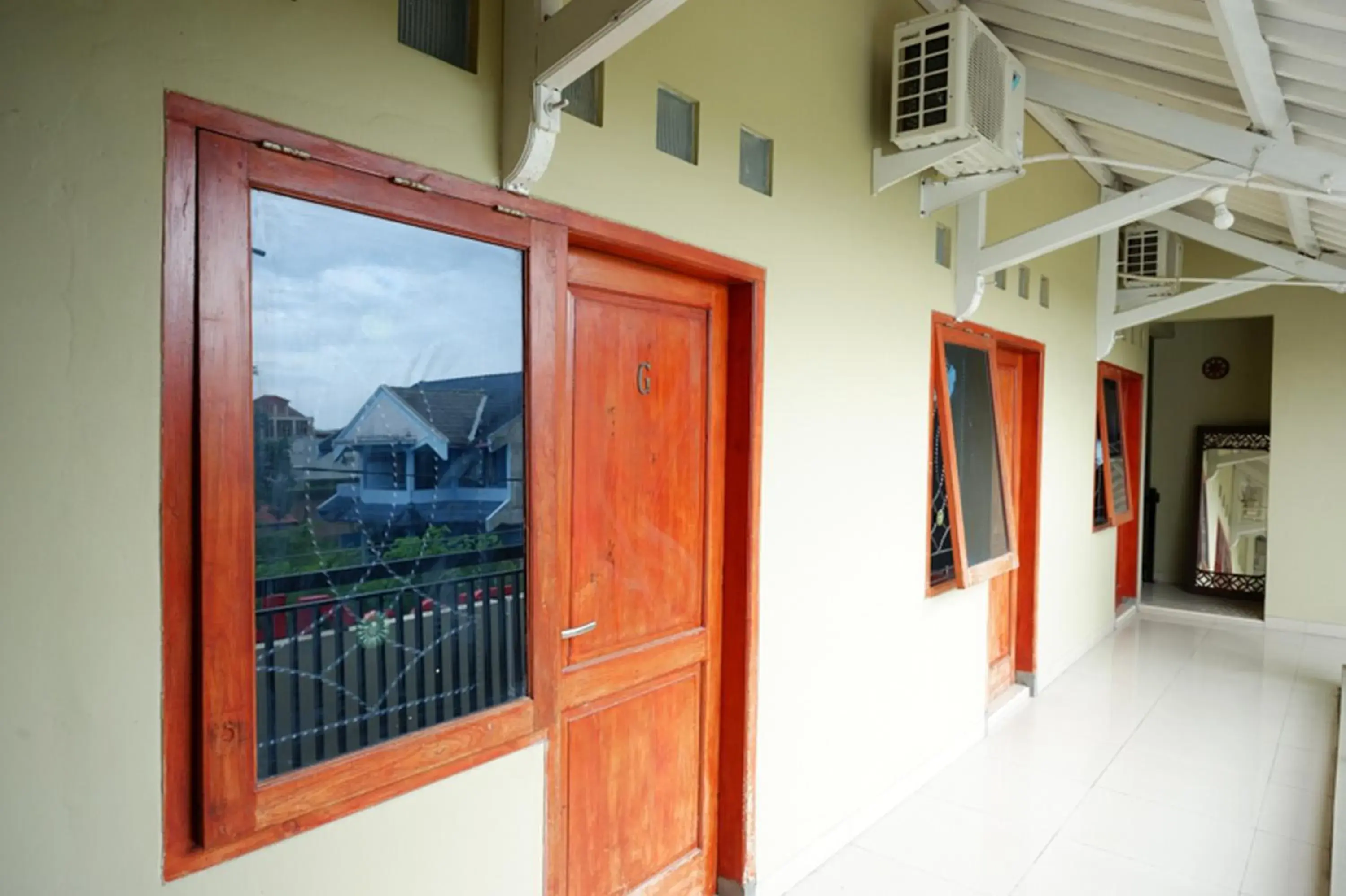 Balcony/Terrace in RedDoorz Syariah near UMS Solo - RSO Soeharso Balcony/Terrace in RedDoorz Syariah near UMS Solo - RSO Soeharso