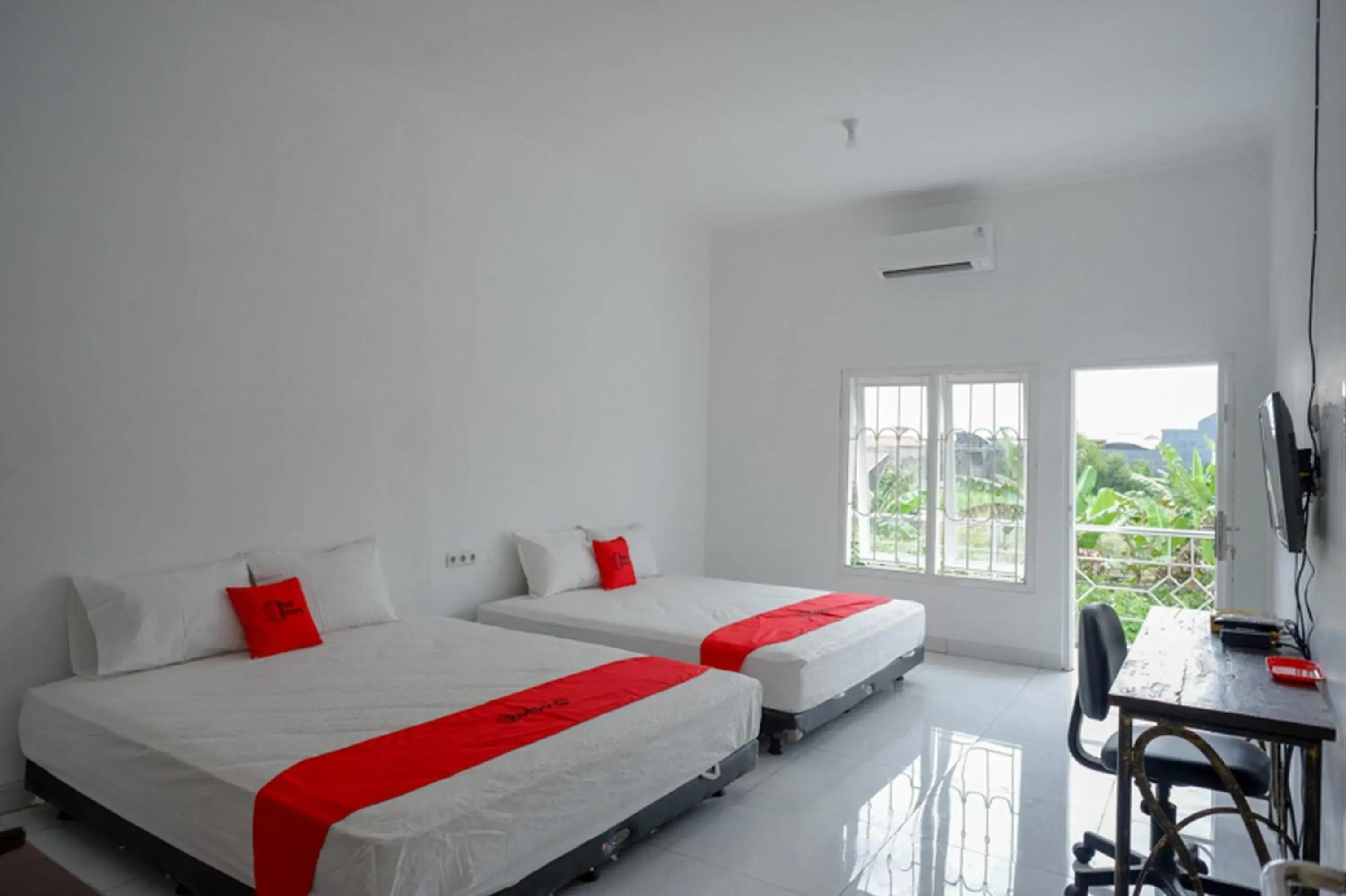 Bed in RedDoorz Syariah near UMS Solo - RSO Soeharso Bed in RedDoorz Syariah near UMS Solo - RSO Soeharso