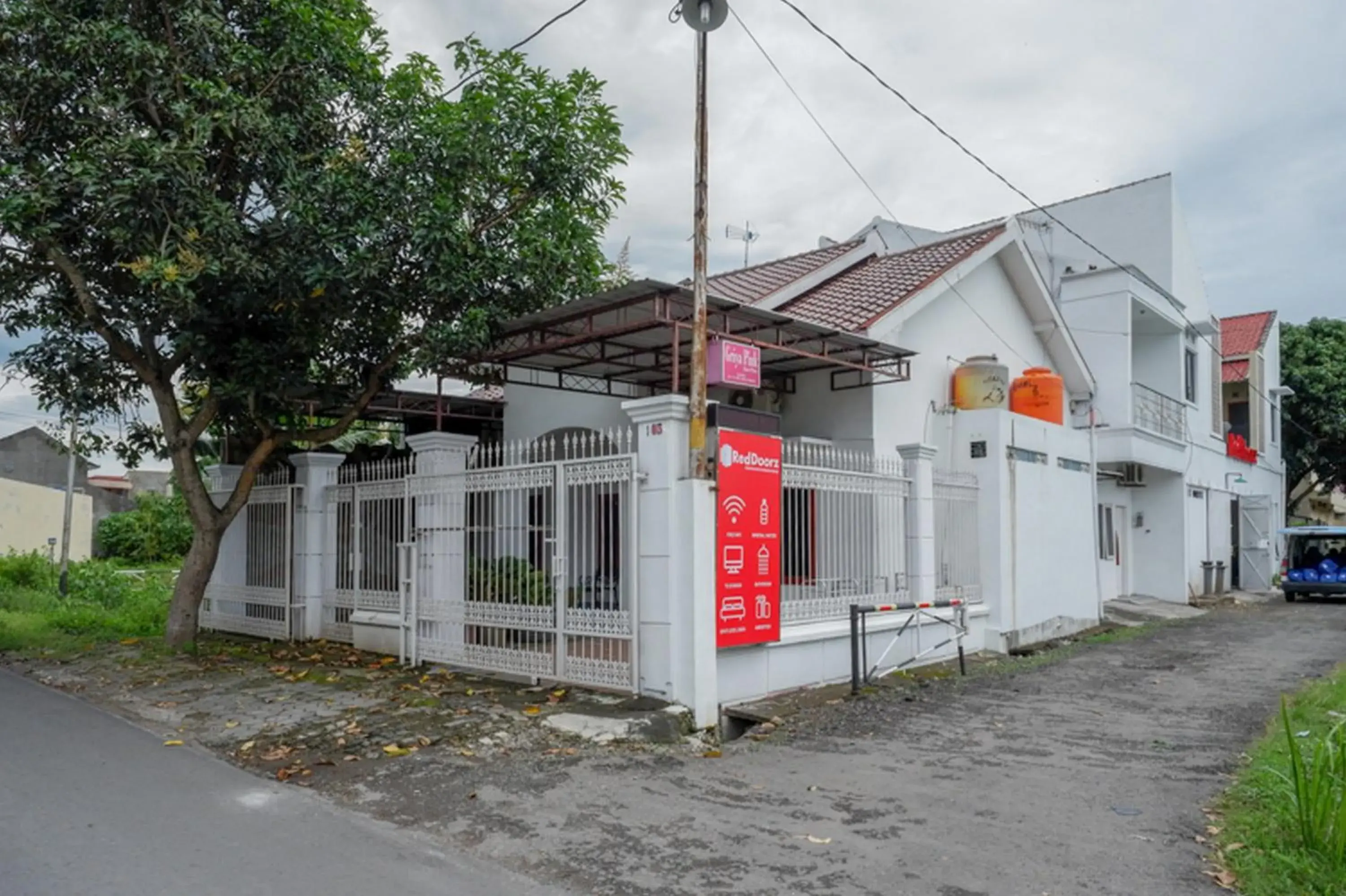 Property building in RedDoorz Syariah near UMS Solo - RSO Soeharso Property building in RedDoorz Syariah near UMS Solo - RSO Soeharso