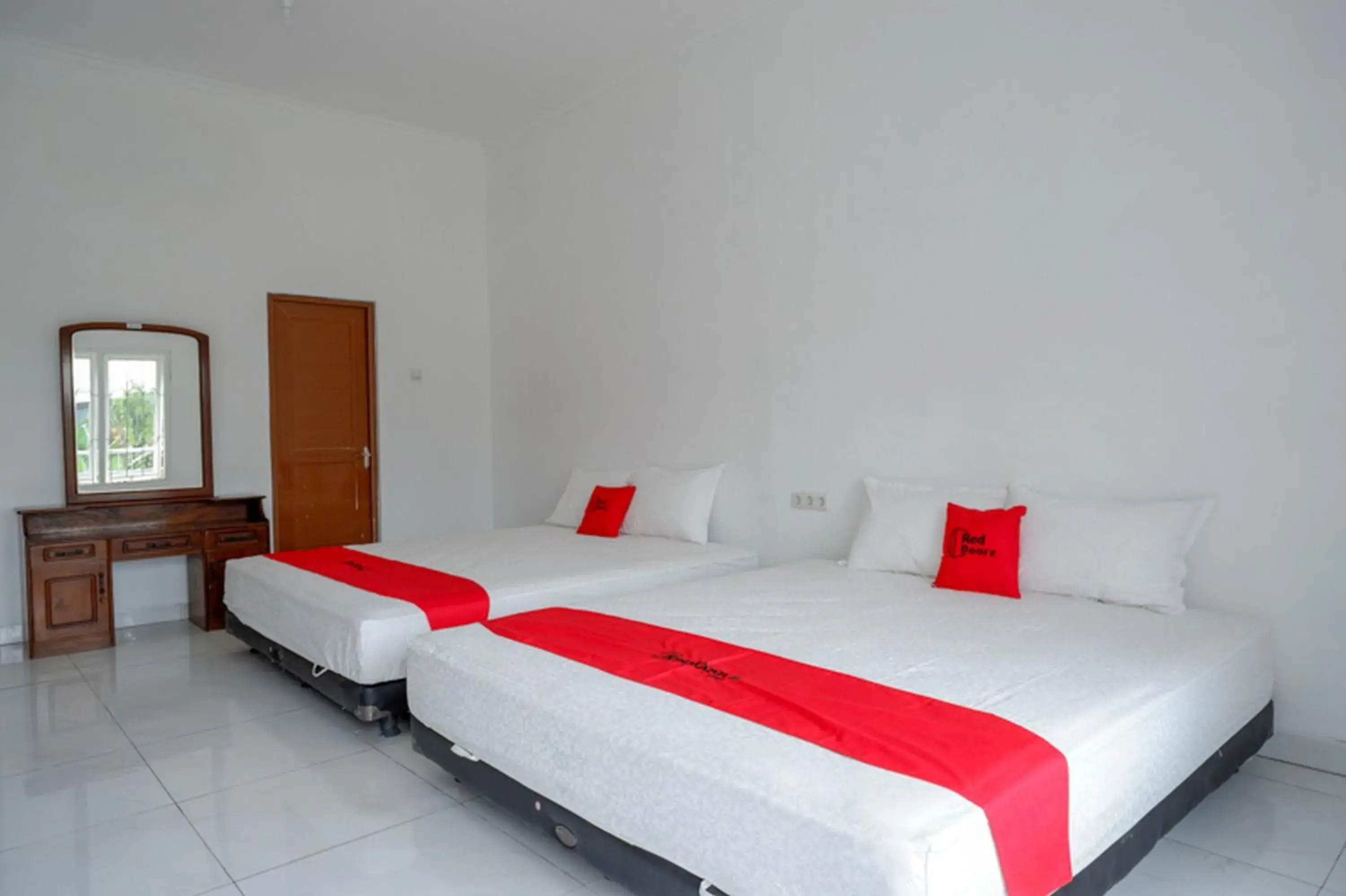 Bed in RedDoorz Syariah near UMS Solo - RSO Soeharso Bed in RedDoorz Syariah near UMS Solo - RSO Soeharso