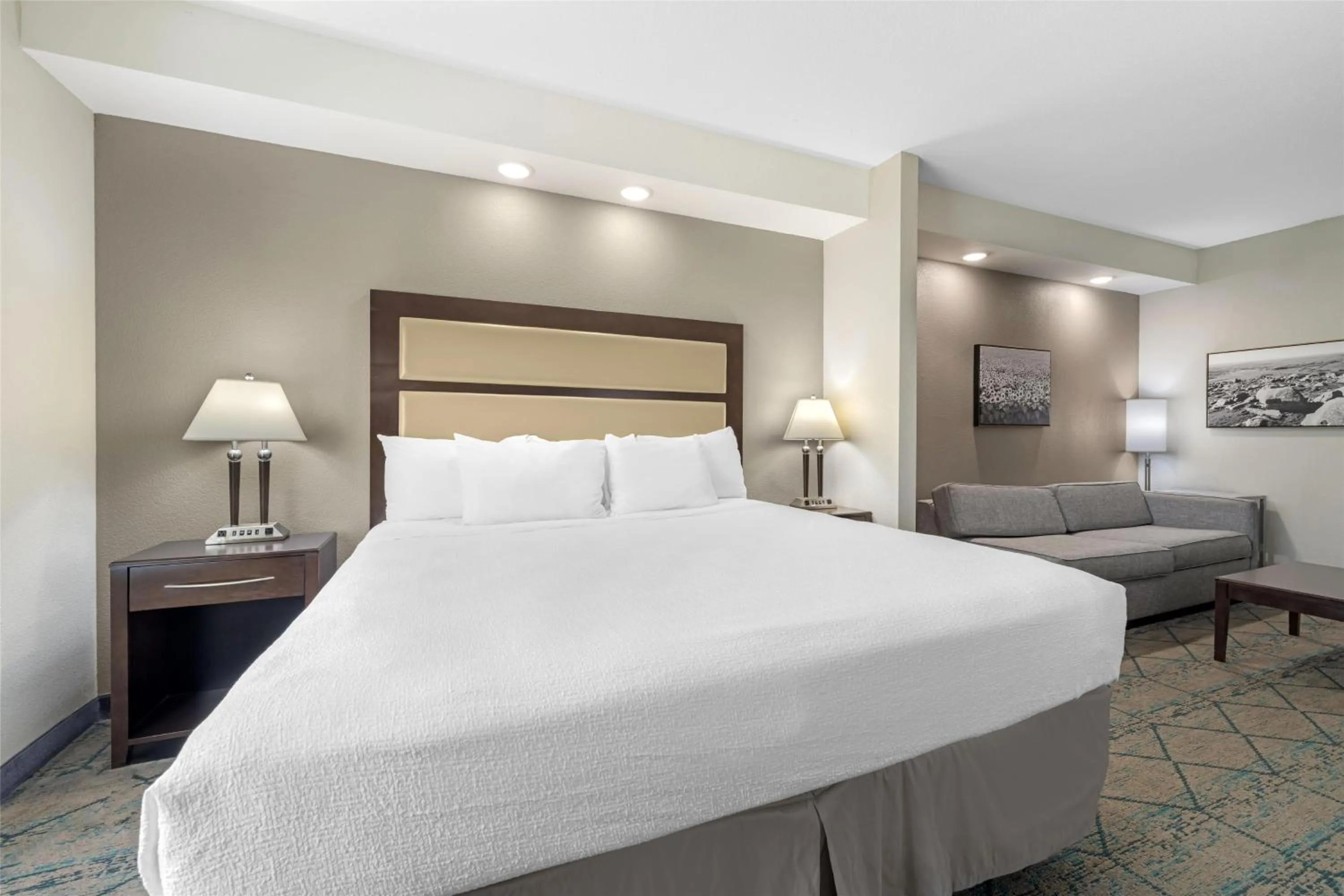 Photo of the whole room, Bed in Best Western Plus McPherson