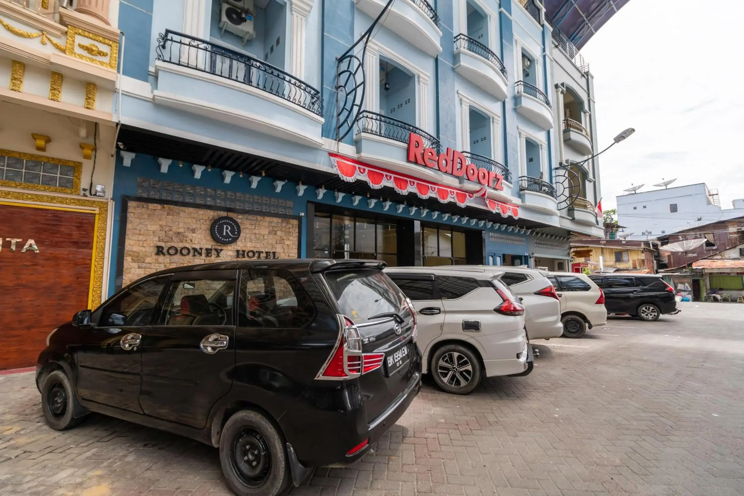 Property building in RedDoorz Plus near Ramayana Pematangsiantar Property building in RedDoorz Plus near Ramayana Pematangsiantar