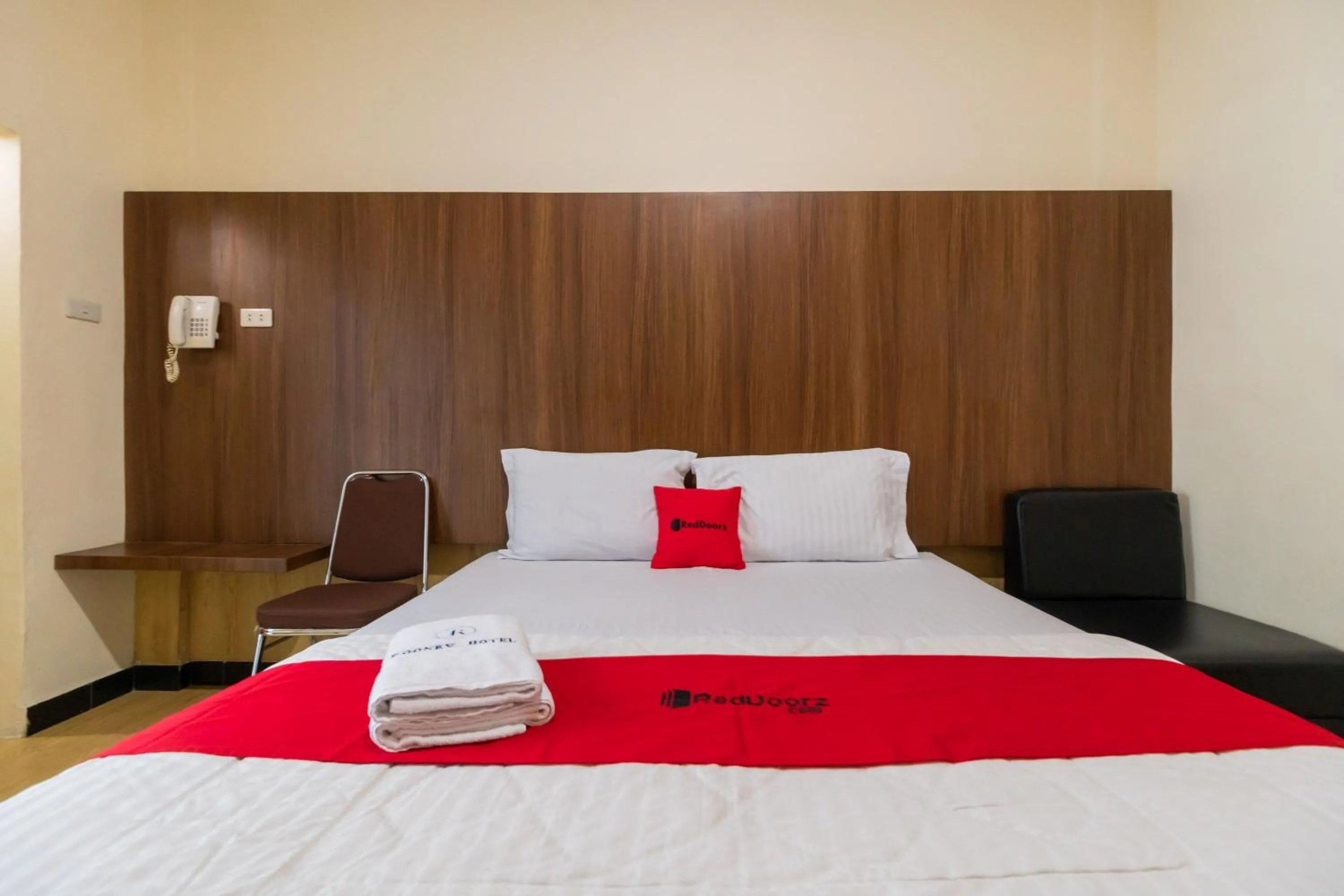 Bedroom, Bed in RedDoorz Plus near Ramayana Pematangsiantar