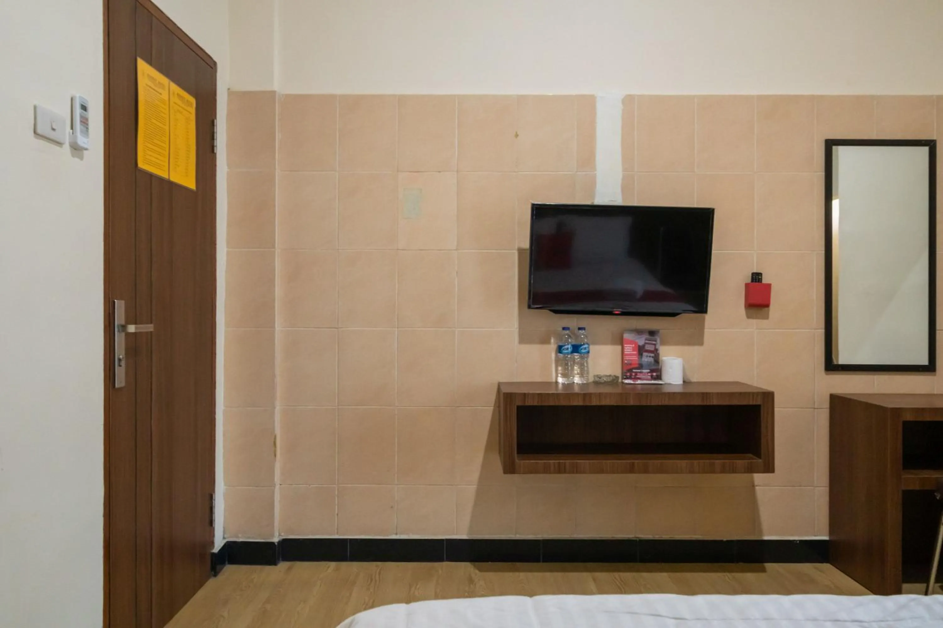 Bedroom, Bed in RedDoorz Plus near Ramayana Pematangsiantar