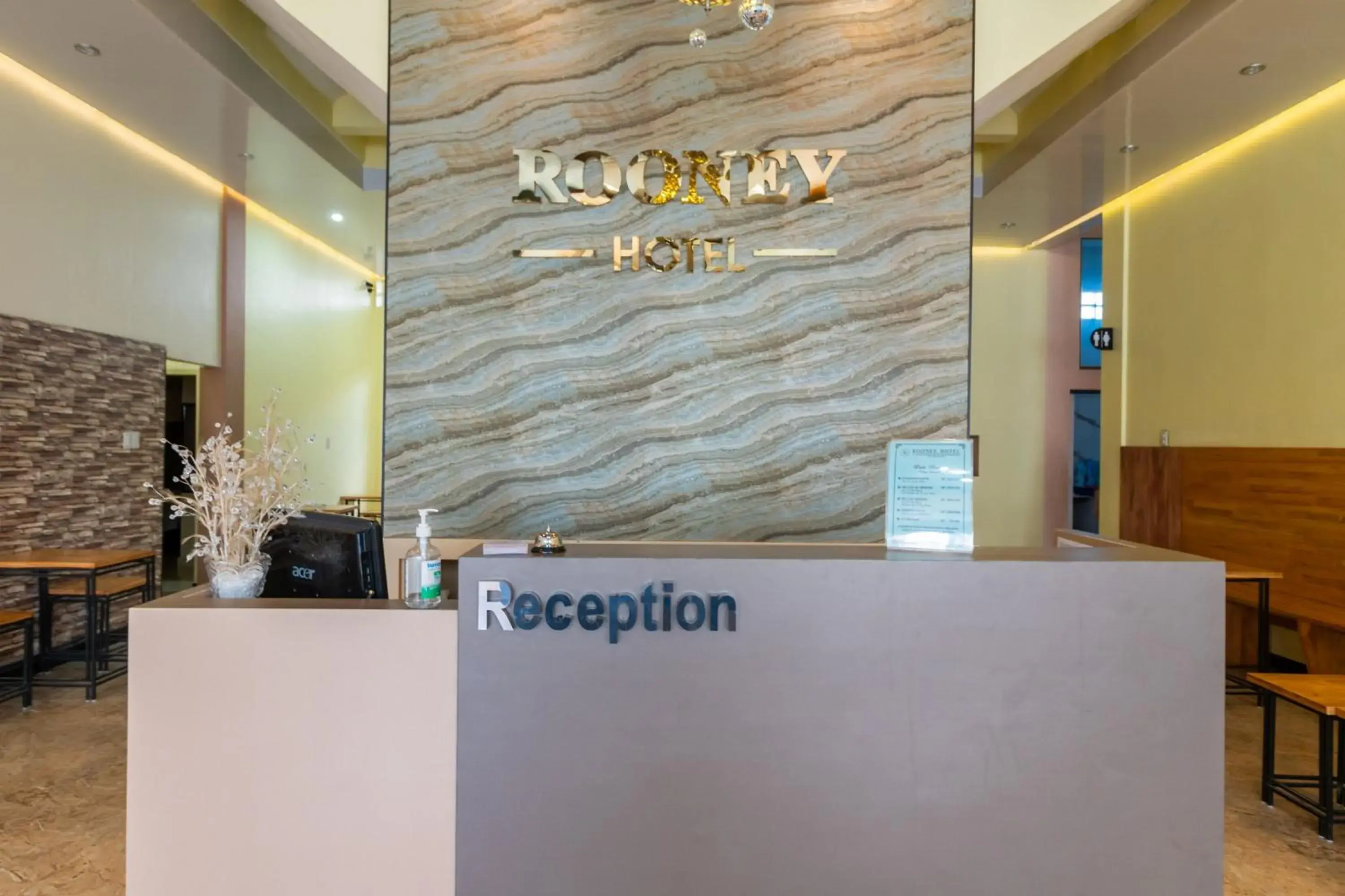 Lobby or reception in RedDoorz Plus near Ramayana Pematangsiantar Lobby or reception in RedDoorz Plus near Ramayana Pematangsiantar