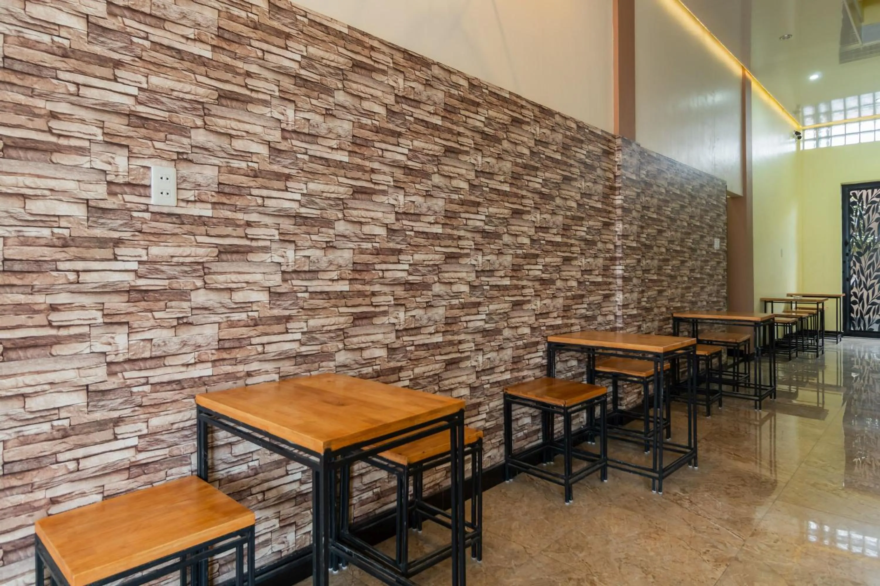 Restaurant/places to eat in RedDoorz Plus near Ramayana Pematangsiantar