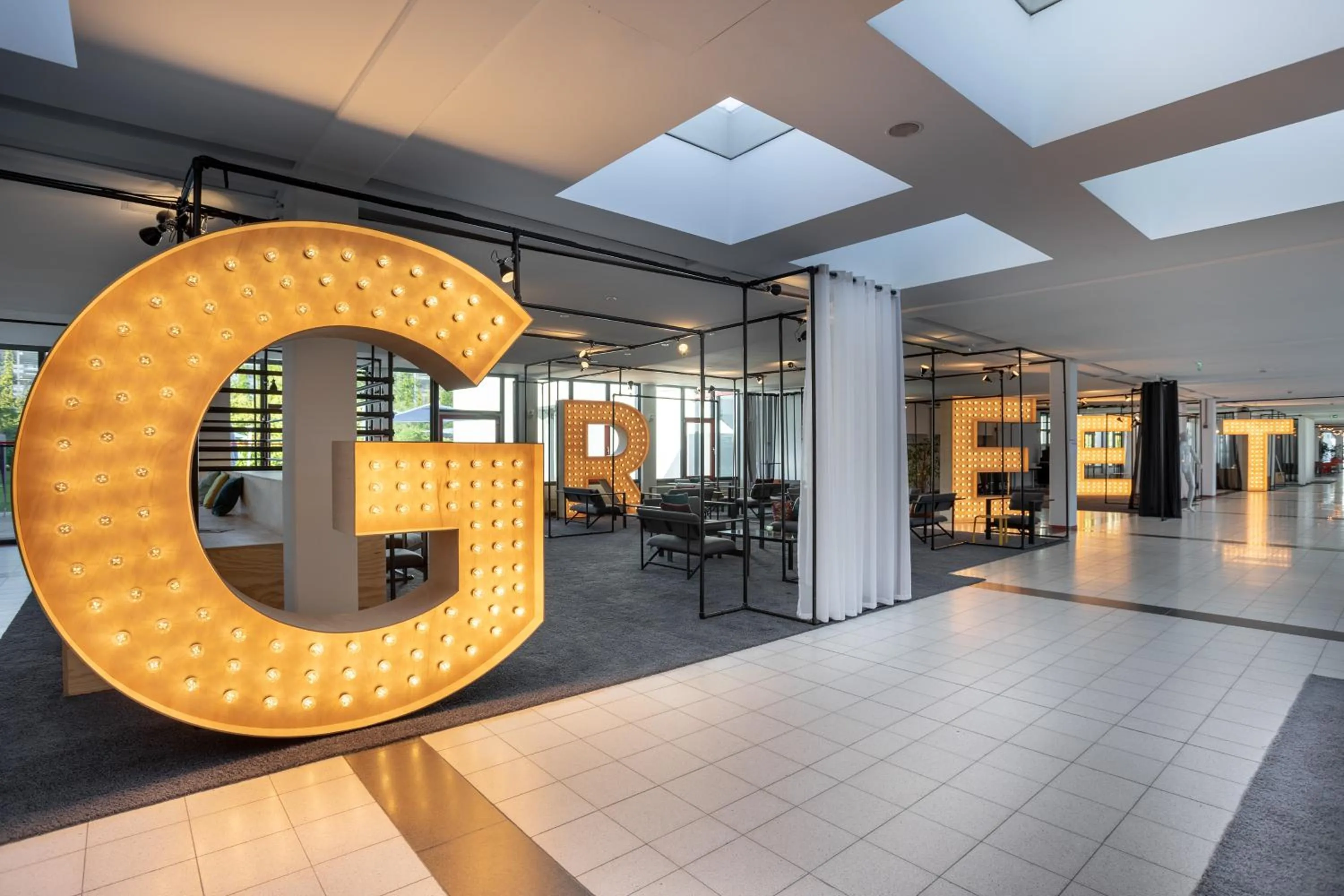 Lobby or reception in Greet hotel Darmstadt - an Accor hotel -
