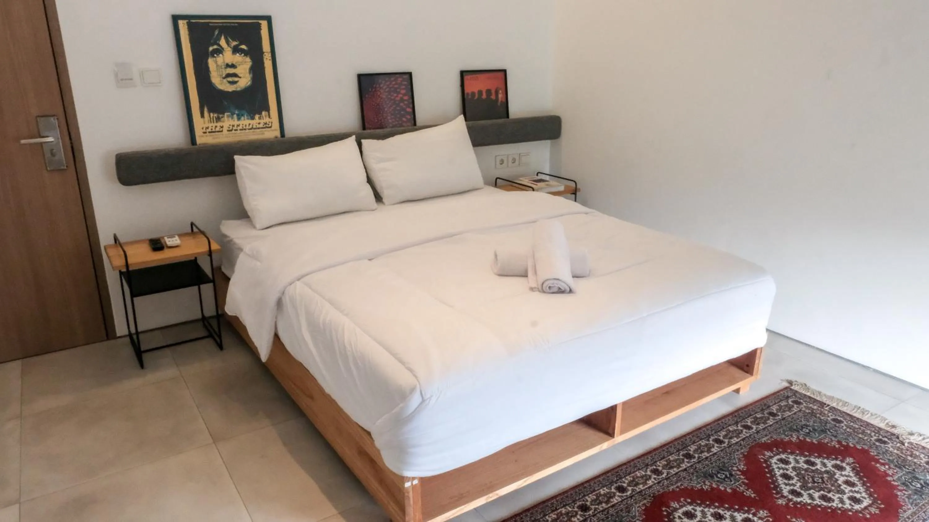 Bedroom, Bed in Tengah Tengah