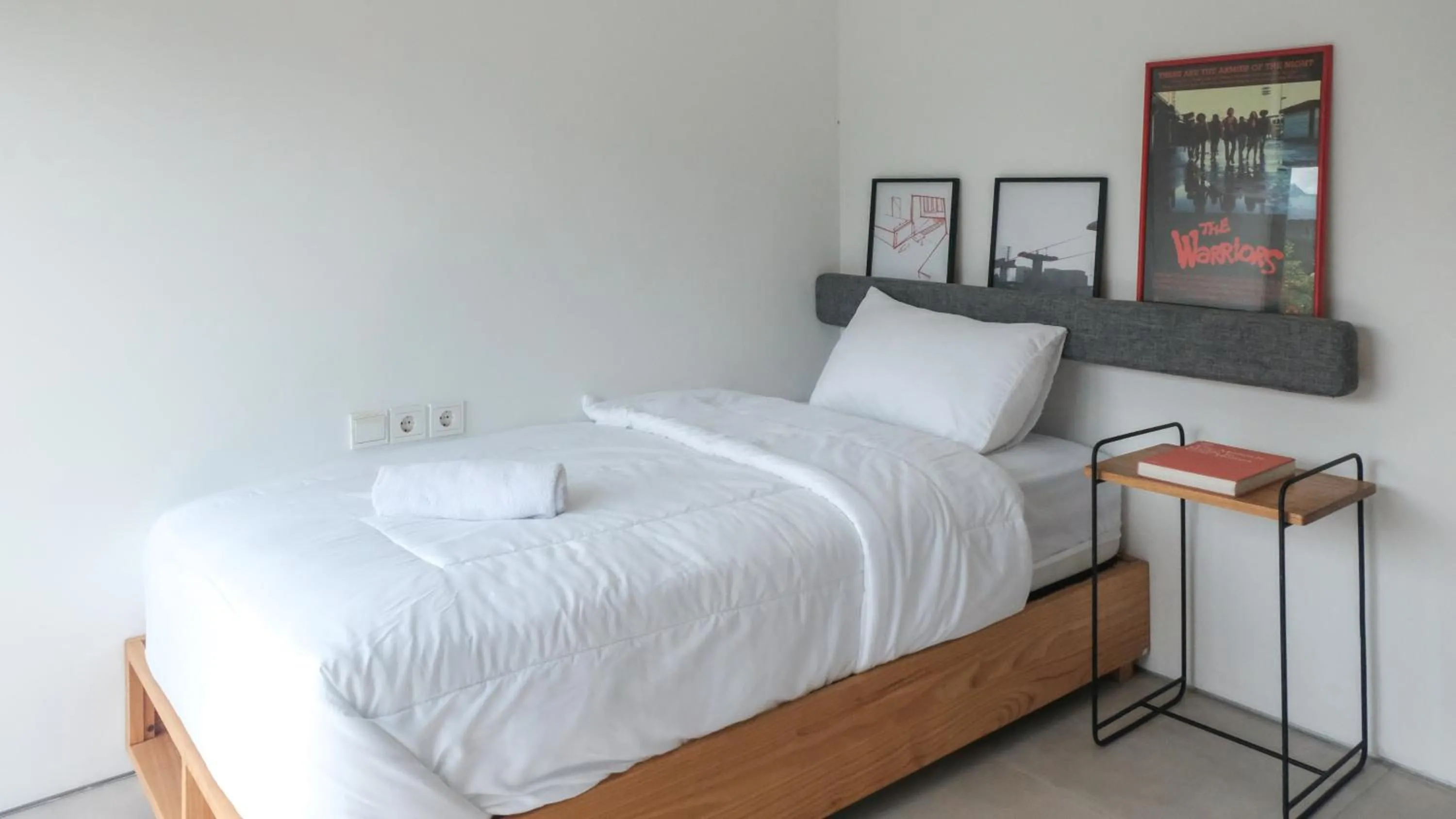 Bedroom, Bed in Tengah Tengah