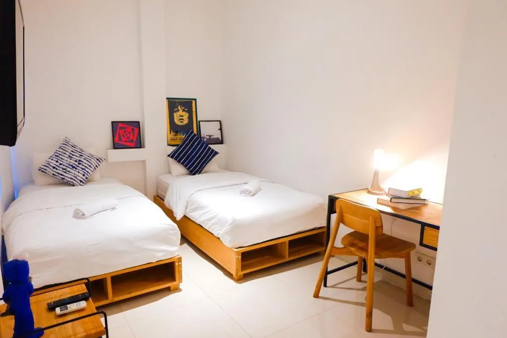 Bedroom, Bed in Tengah Tengah