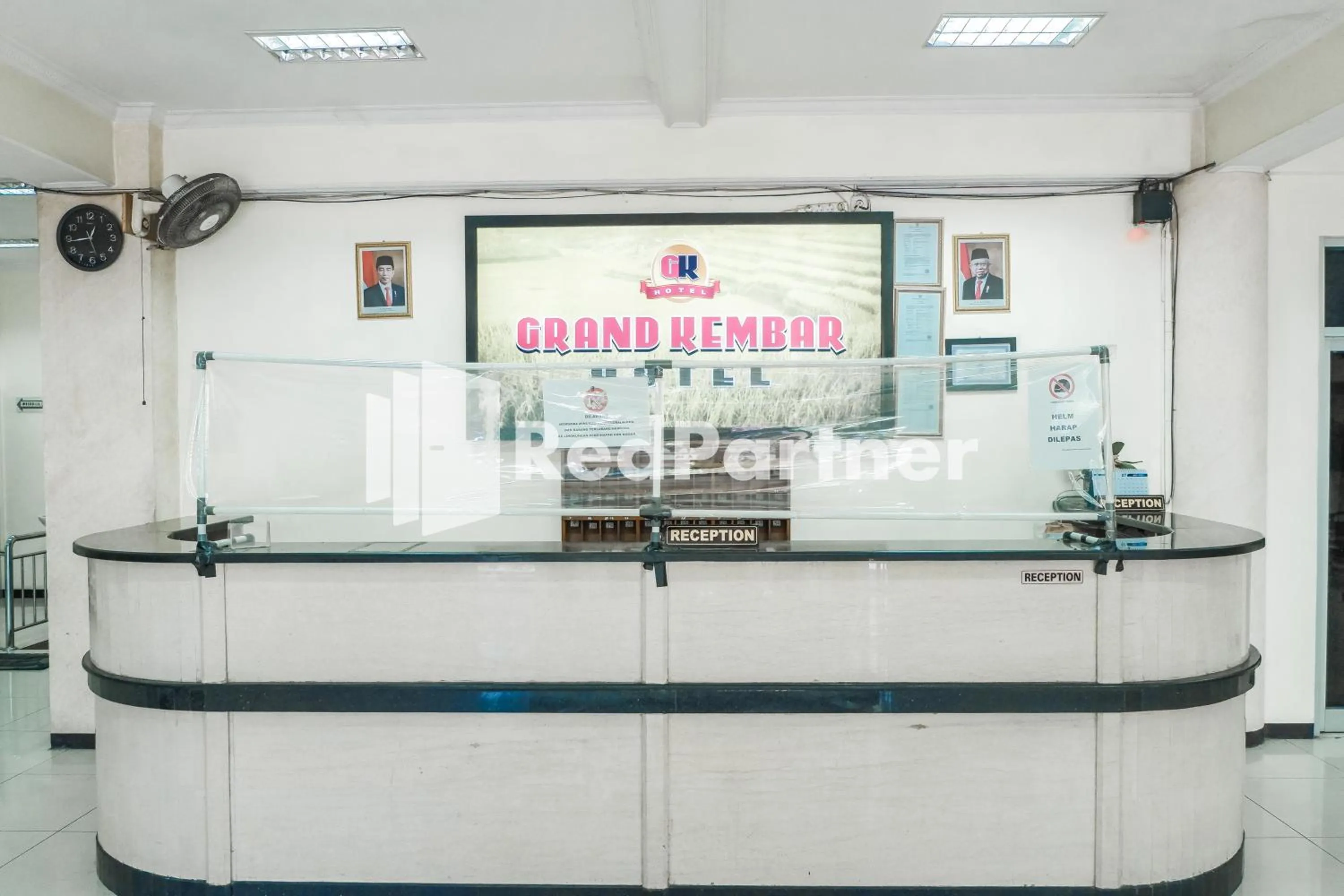 Grand Kembar Hotel Mitra RedDoorz