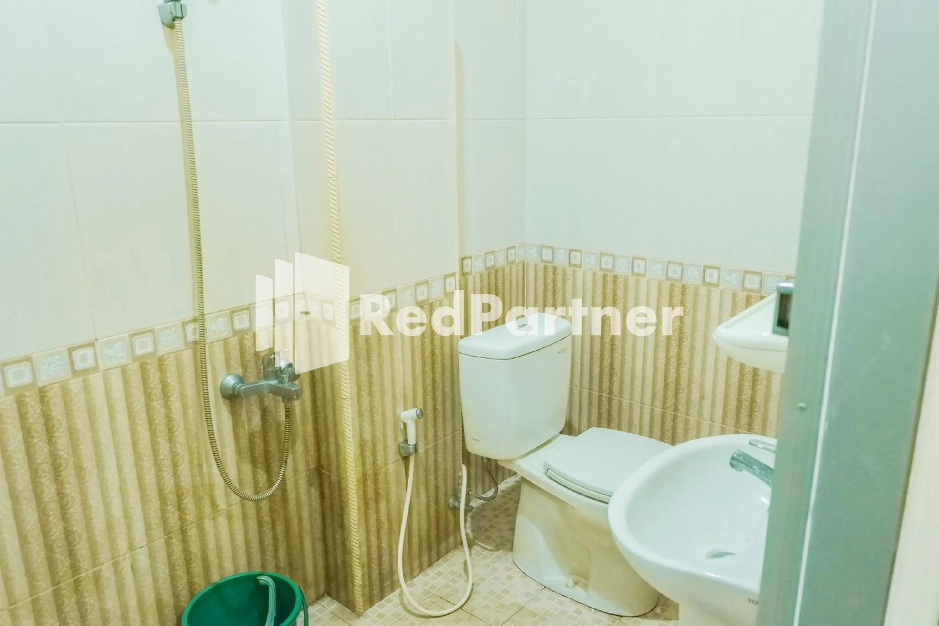 Grand Kembar Hotel Mitra RedDoorz