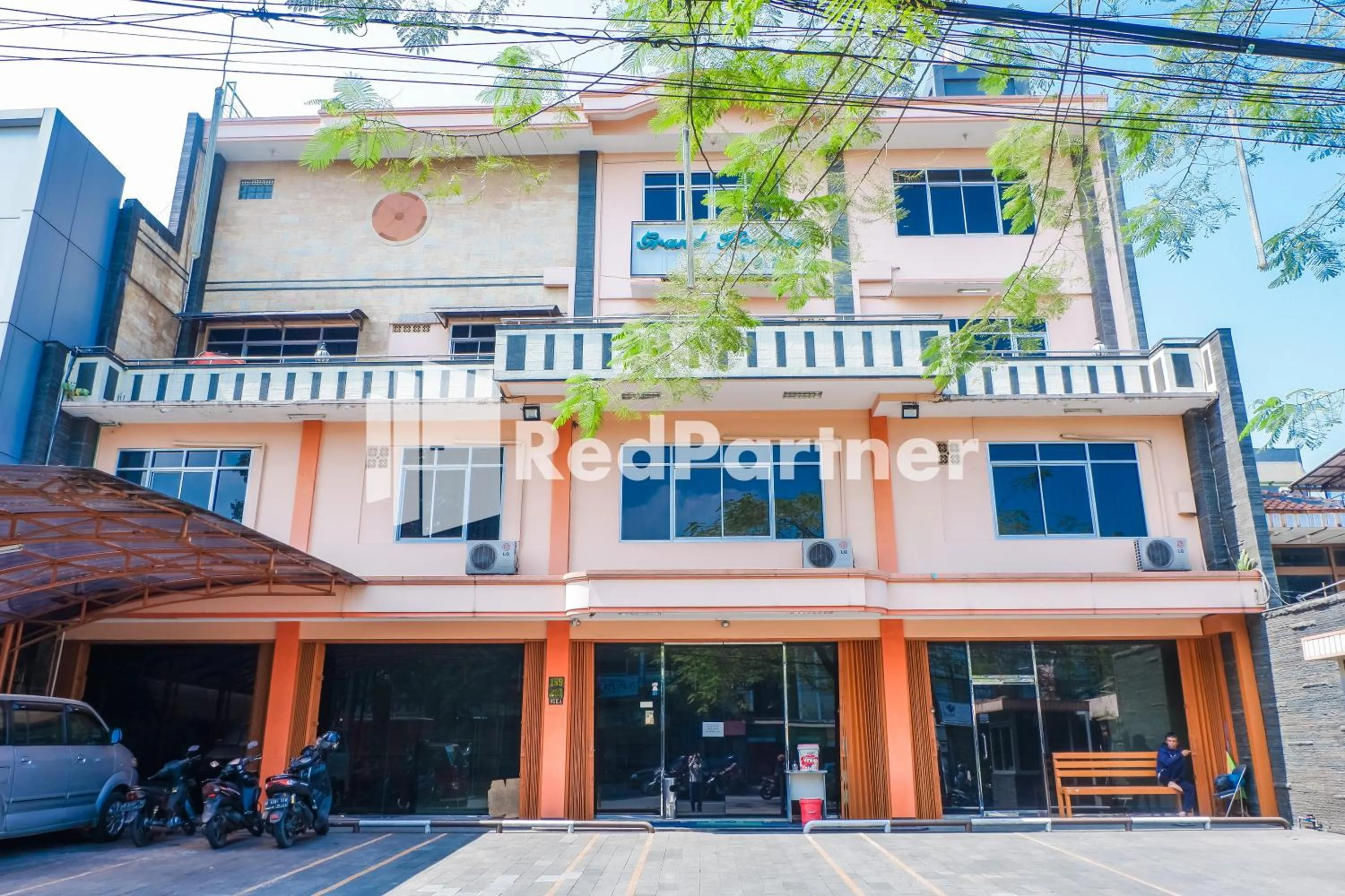 Grand Kembar Hotel Mitra RedDoorz