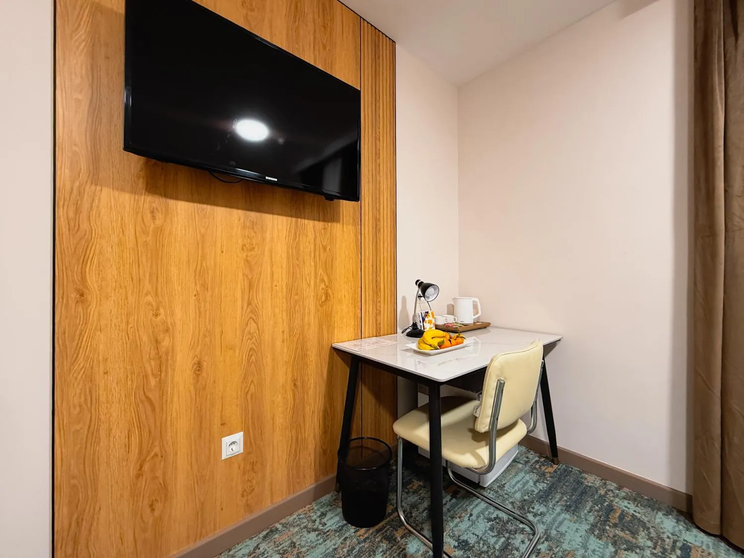 TV and multimedia in Musafir Hotel