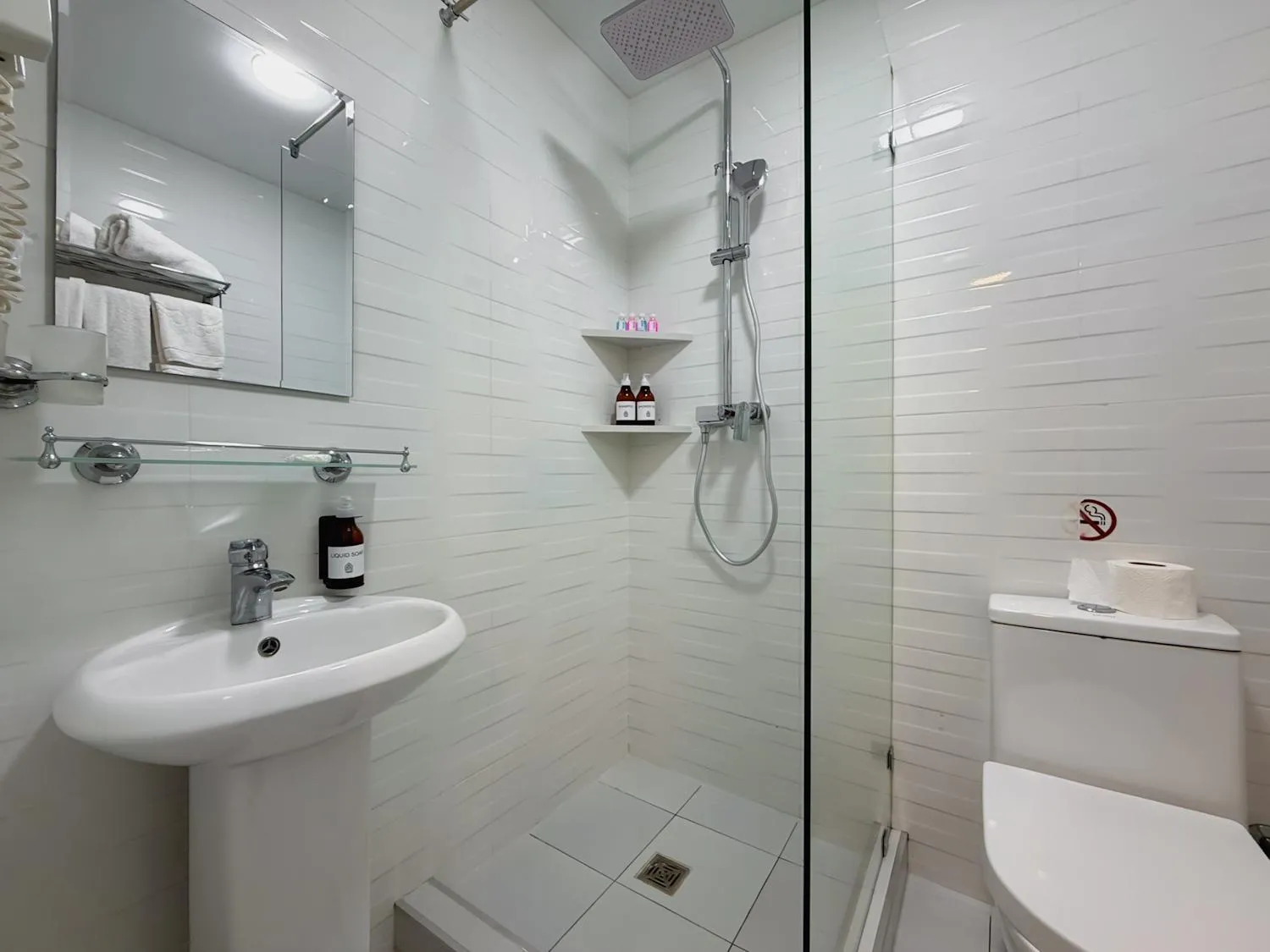 Bathroom in Musafir Hotel