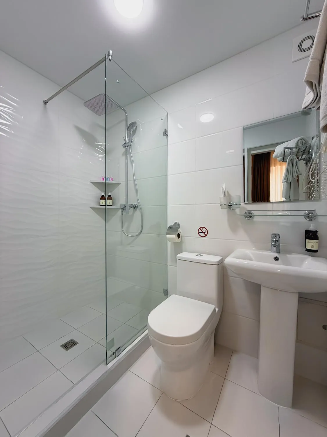 Shower in Musafir Hotel