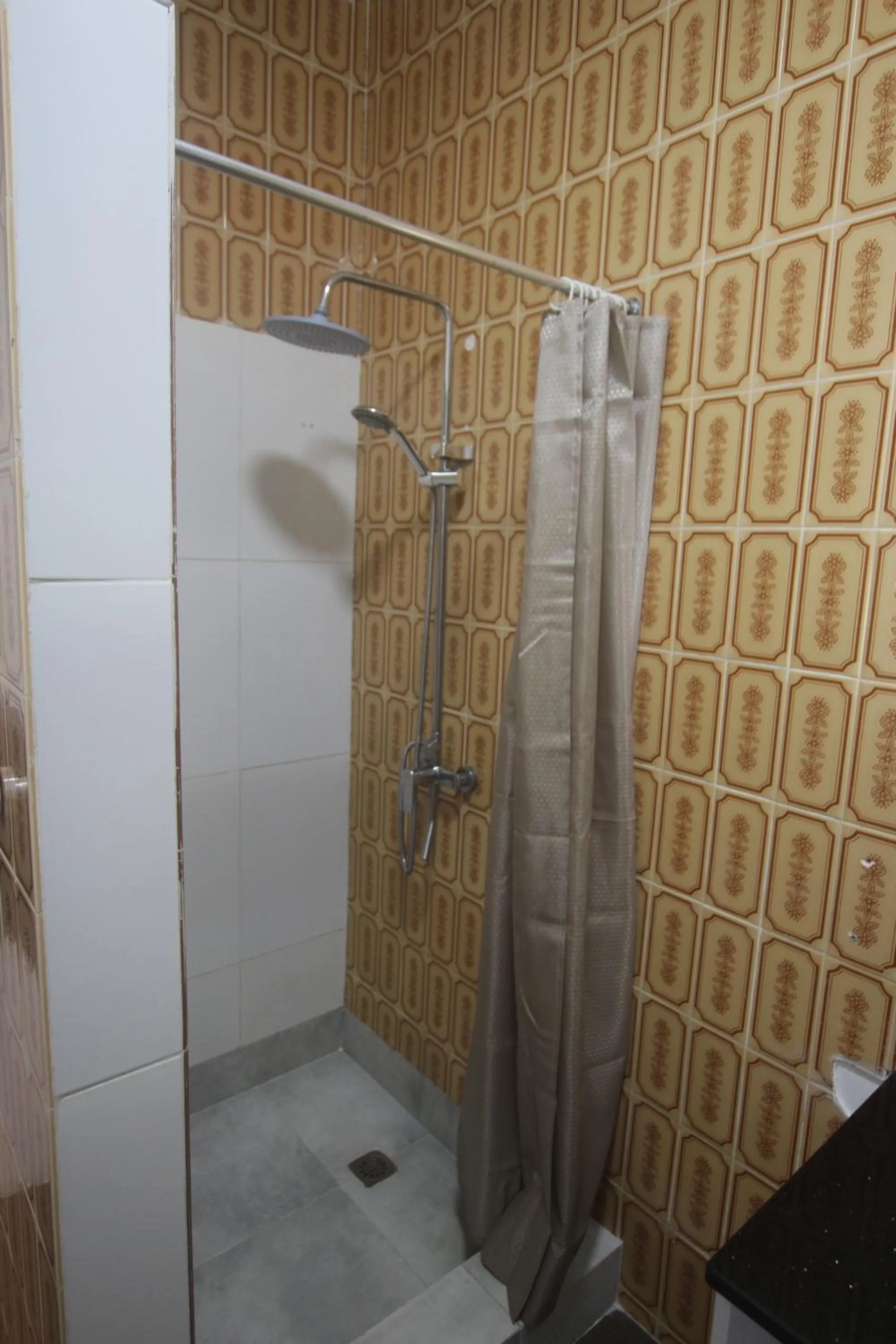 Shower in Castaway Lodge