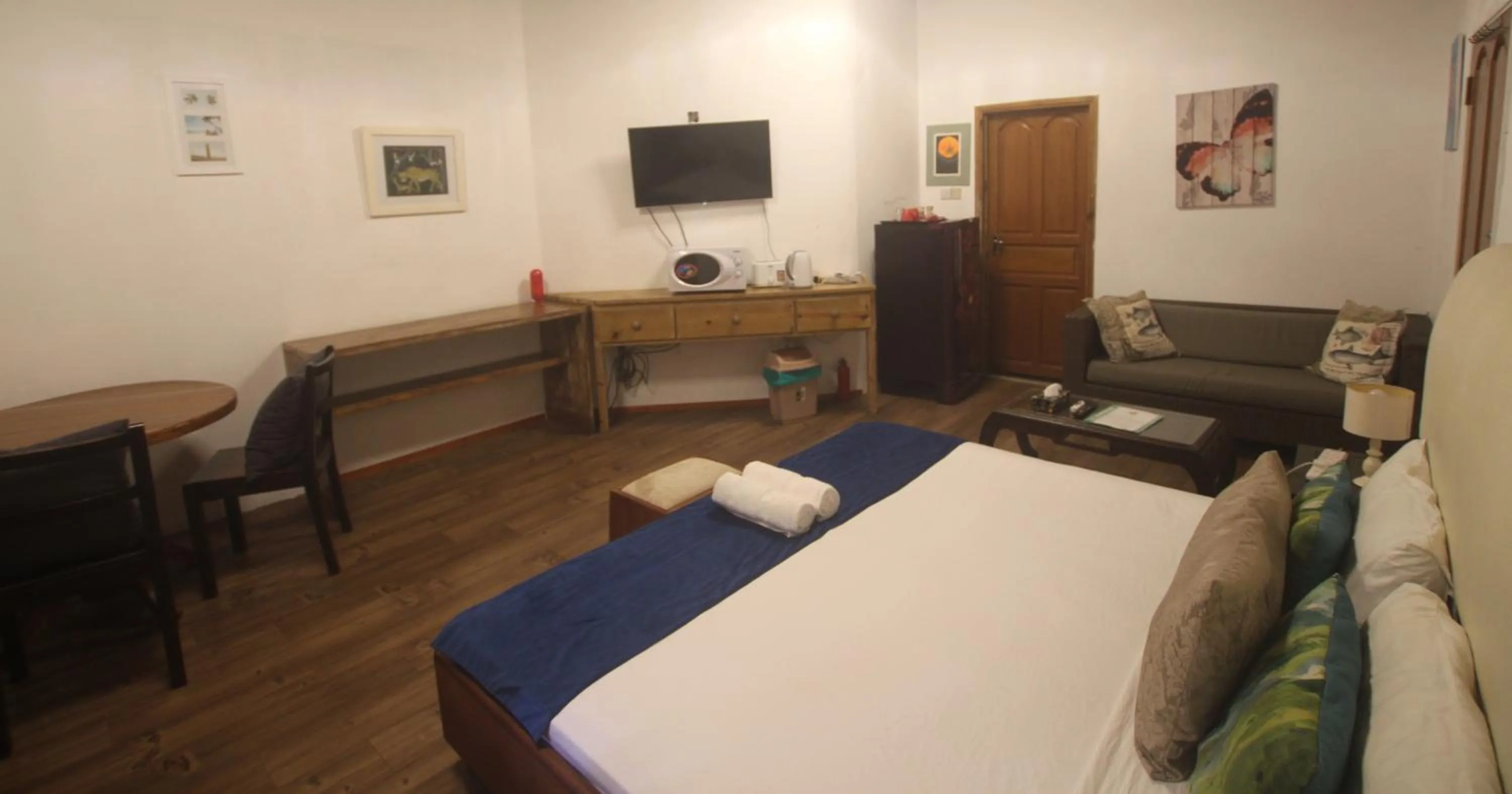 Living room, Bed in Castaway Lodge