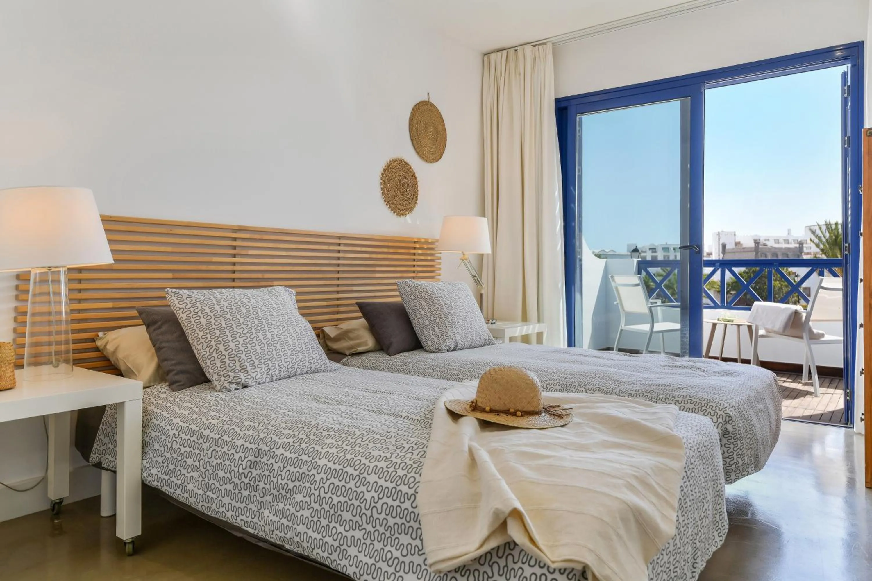 Property building, Bed in Coloradas Beach Villa