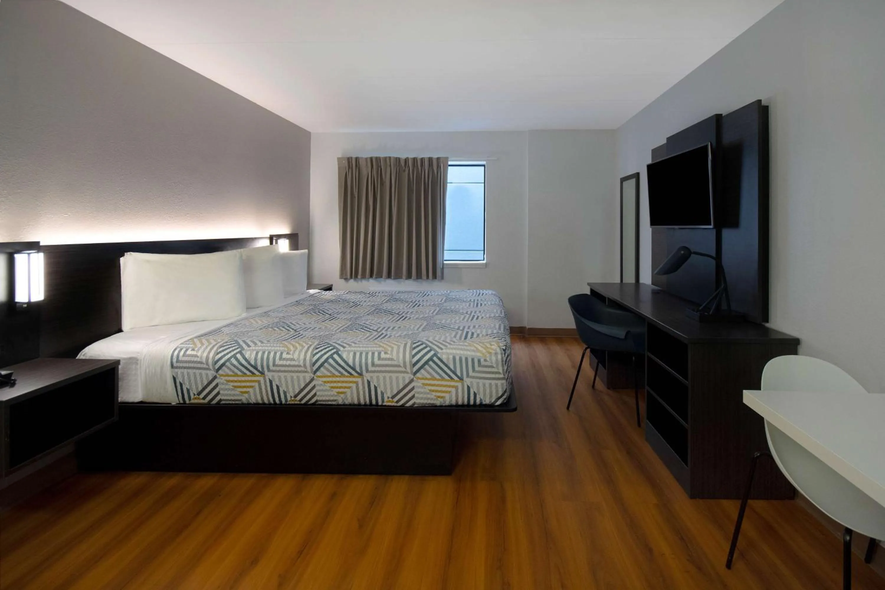 Photo of the whole room in Studio 6 Merrillville IN