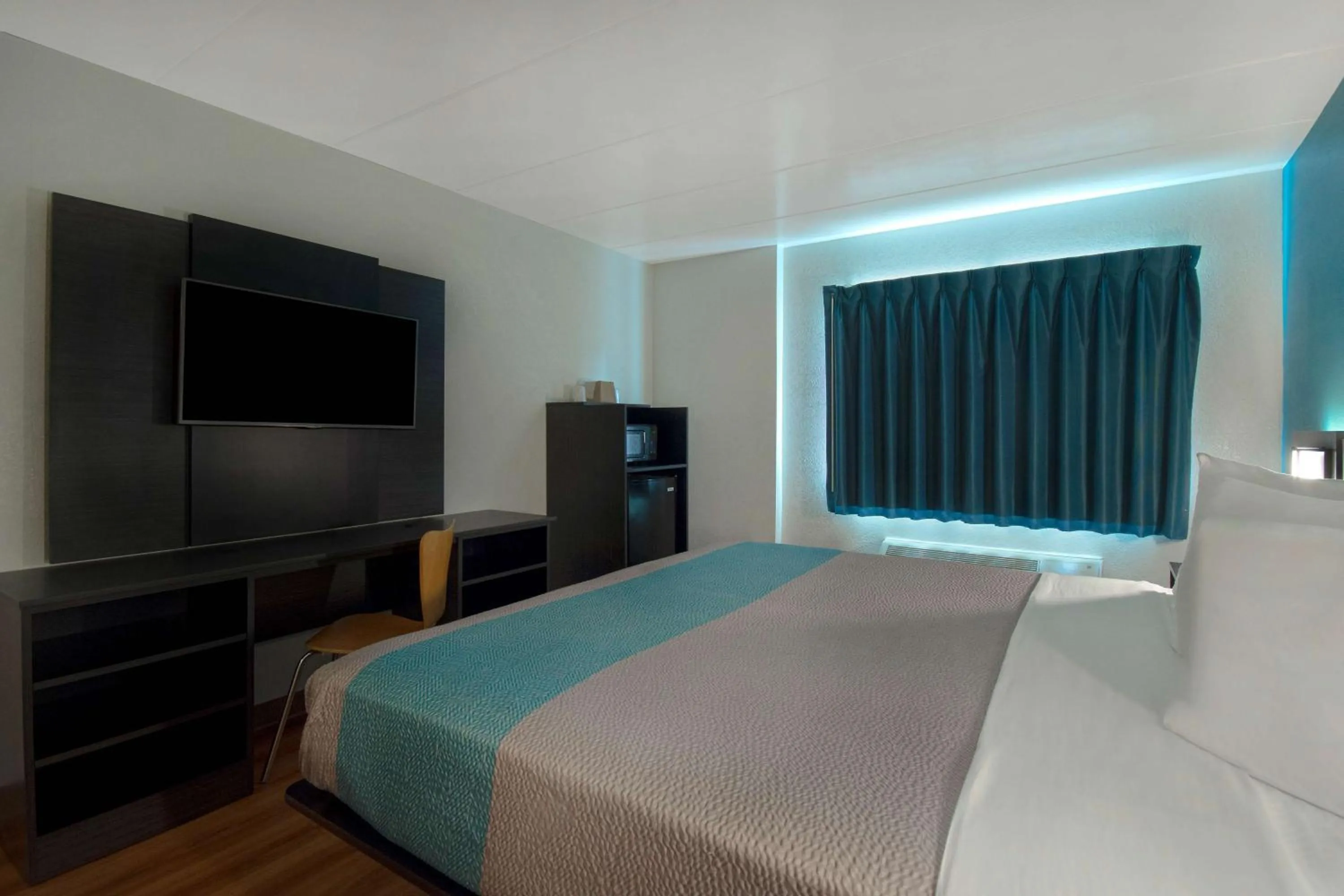 Photo of the whole room in Studio 6 Merrillville IN