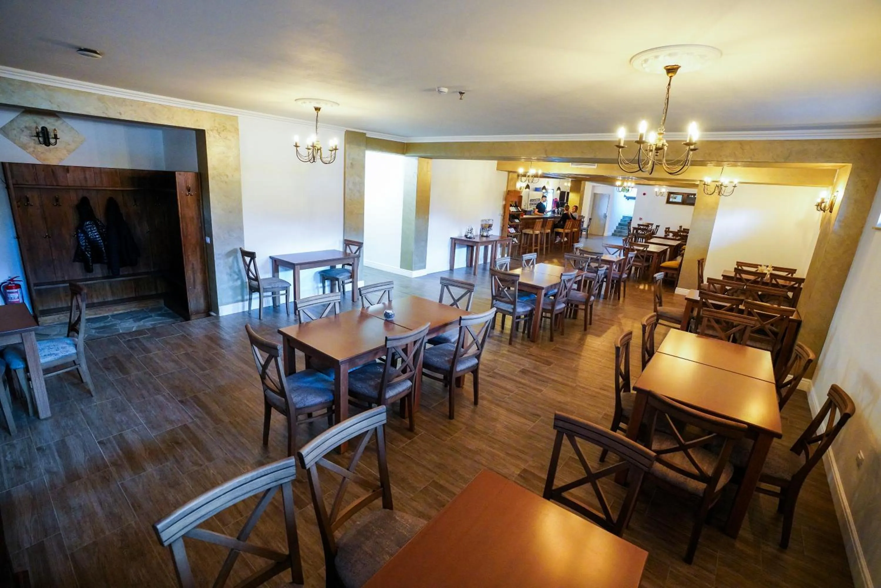 Restaurant/places to eat in Hotel Yara