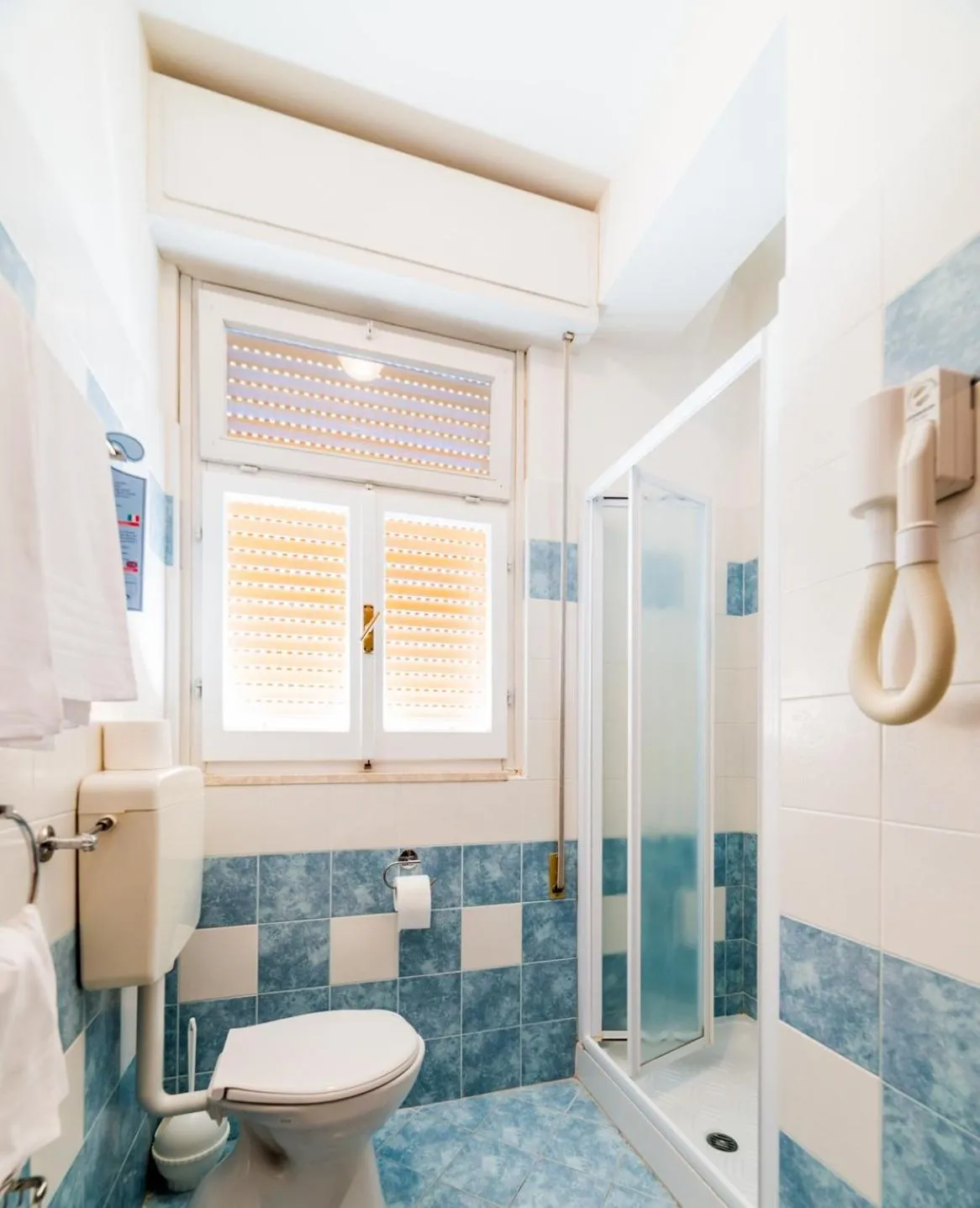 Bathroom in Hotel Elefantino Grey - Free Brunch & Breakfast Until 13-00 - Vicinissimi a Mirabilandia