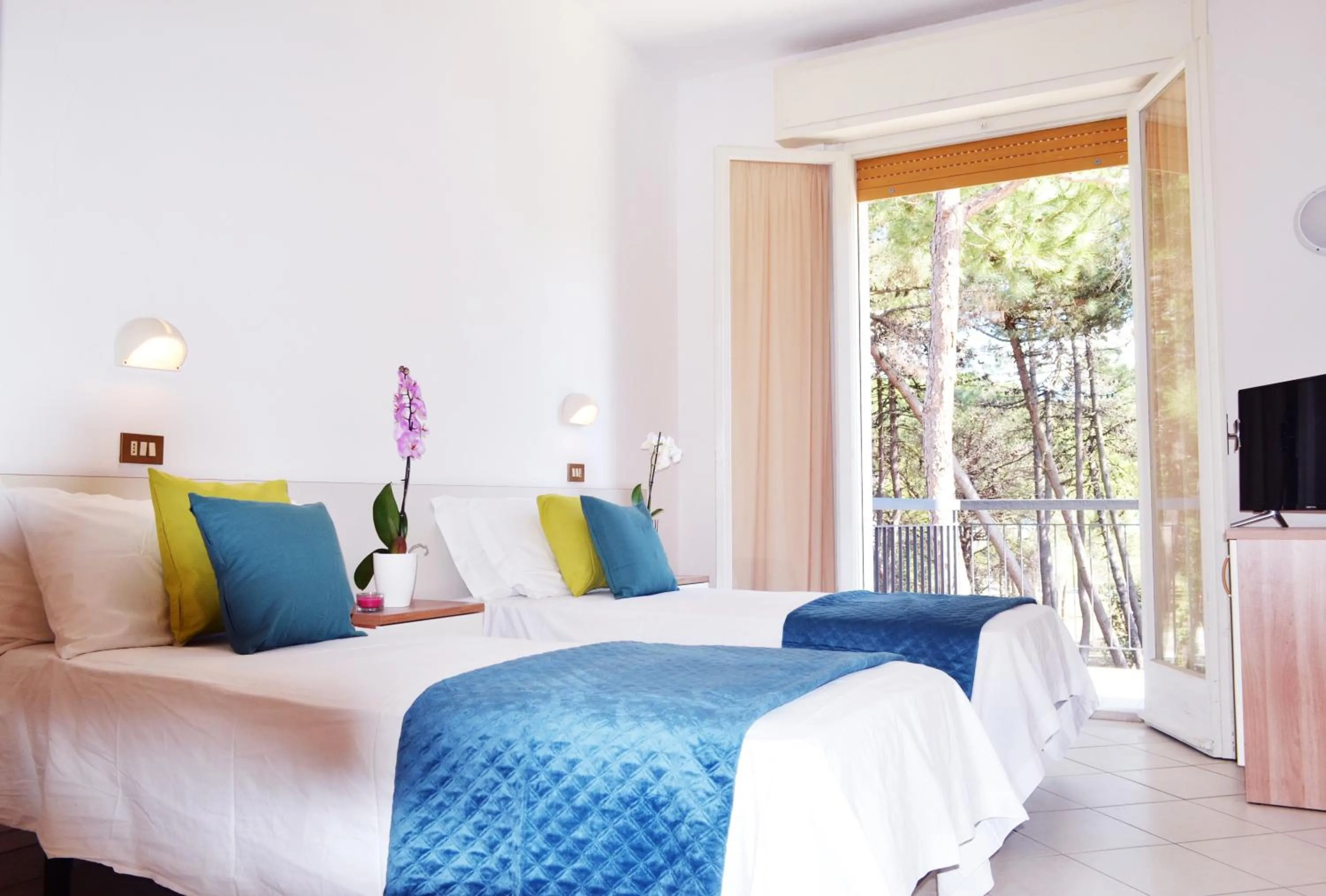 Property building, Bed in Hotel Elefantino Grey - Free Brunch & Breakfast Until 13-00 - Vicinissimi a Mirabilandia