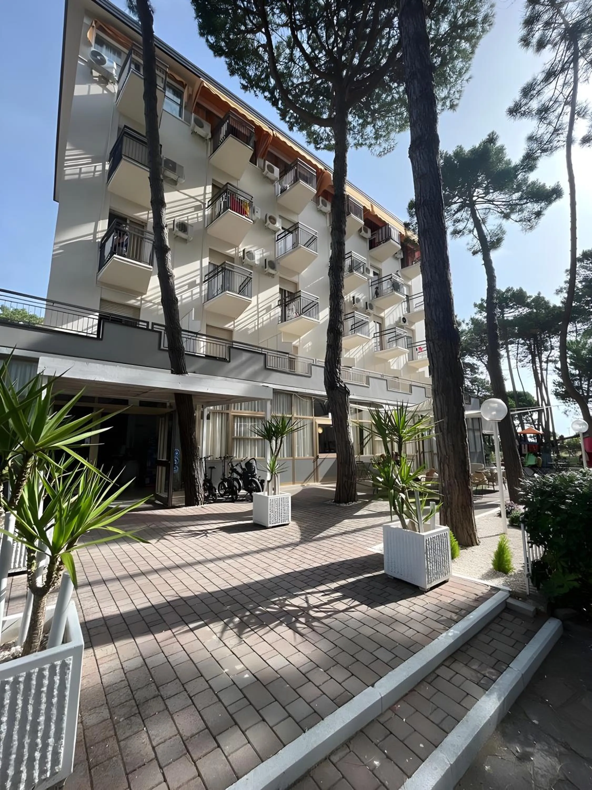 Property building in Hotel Elefantino Grey - Free Brunch & Breakfast Until 13-00 - Vicinissimi a Mirabilandia