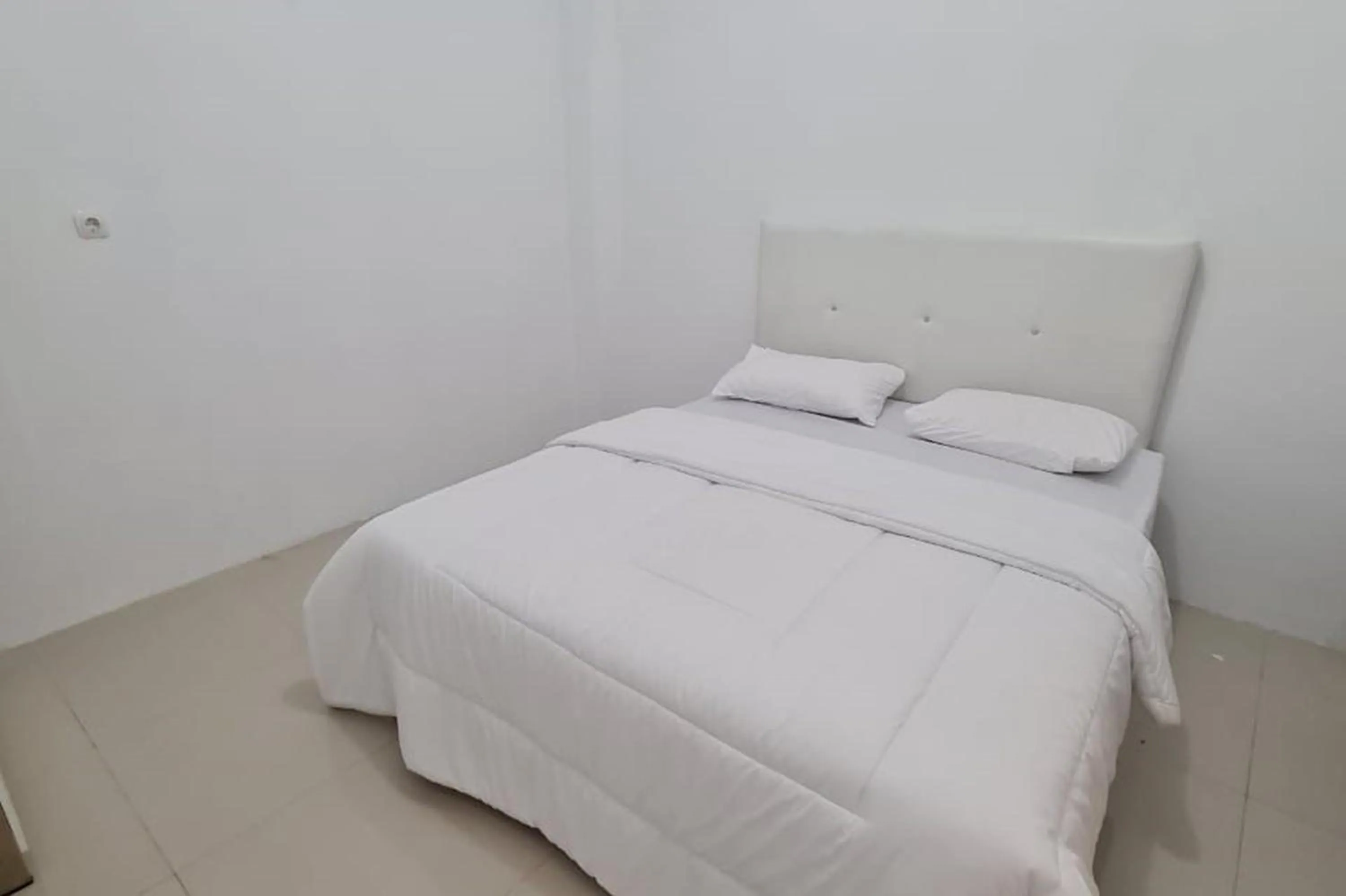 Bed in Krisan Guest House Syariah Banjarbaru Mitra RedDoorz