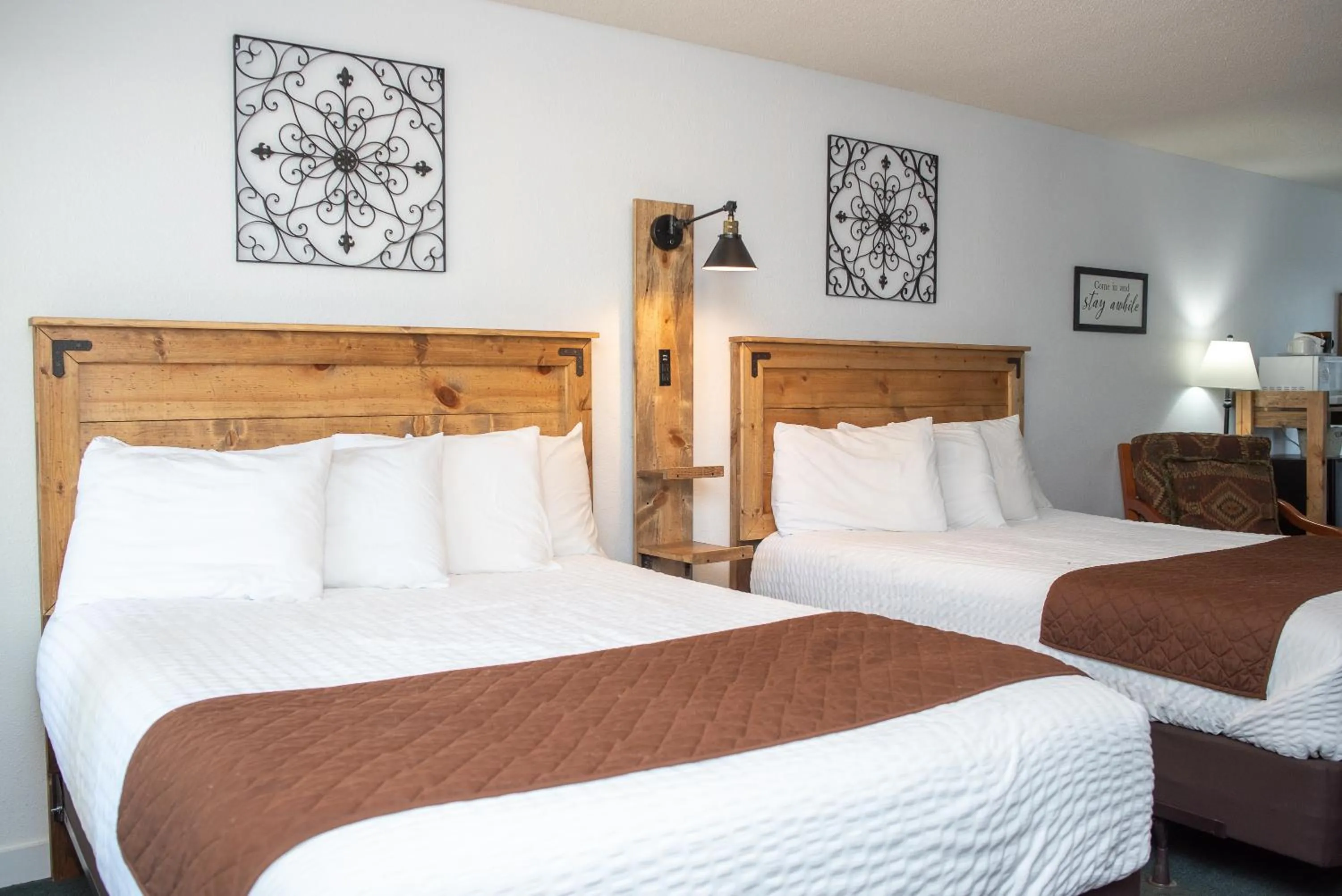 Property building, Bed in Mountain View Guest Motel