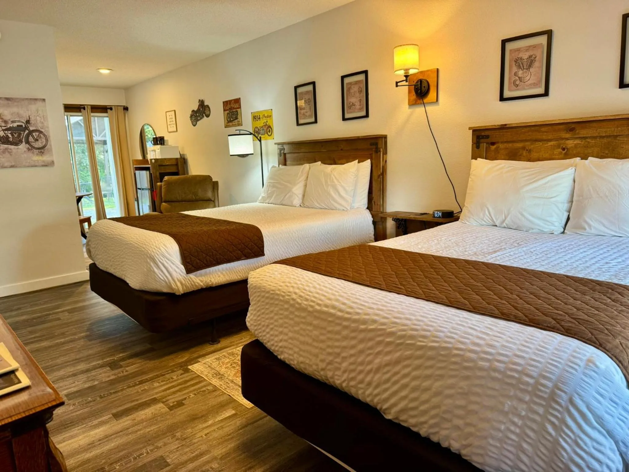 Bed in Mountain View Guest Motel