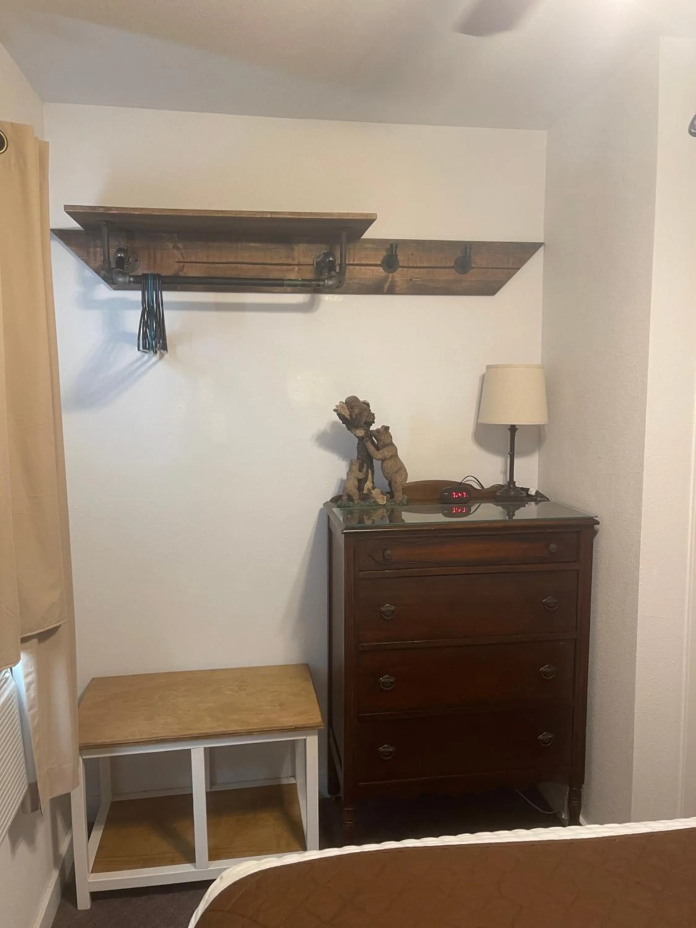 Bedroom in Mountain View Guest Motel