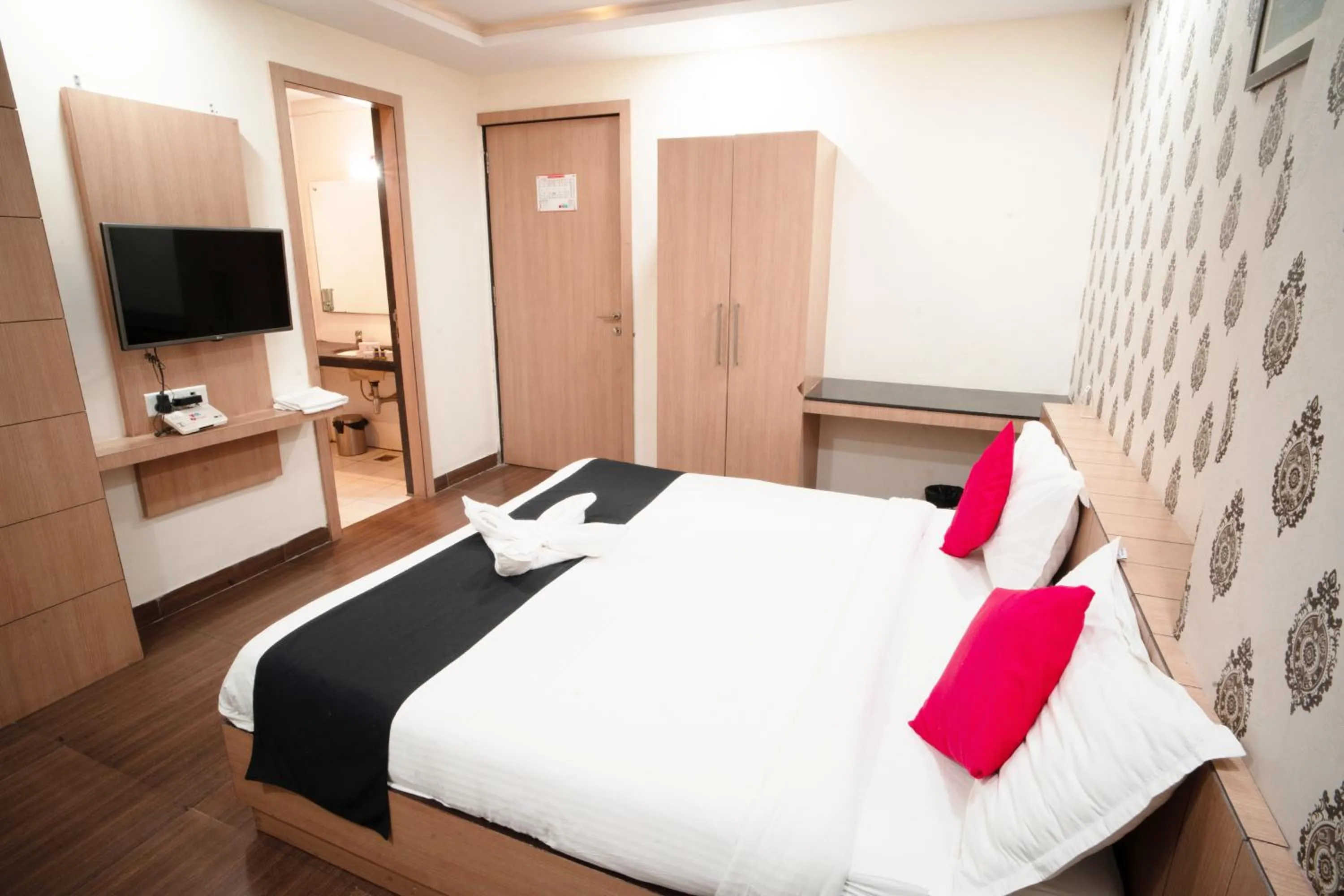 Bedroom in Hotel Flowers Inn