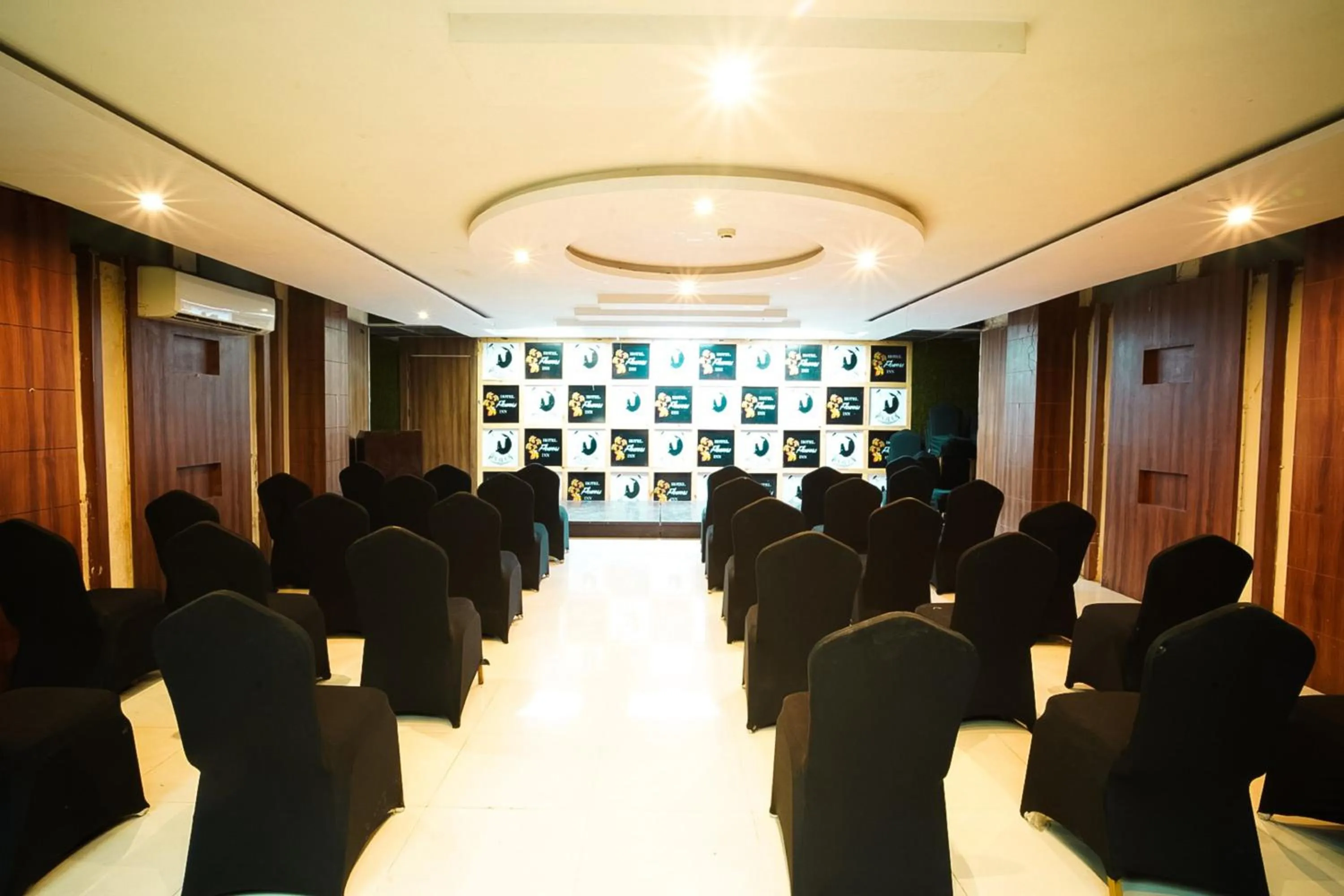 Meeting/conference room in Hotel Flowers Inn