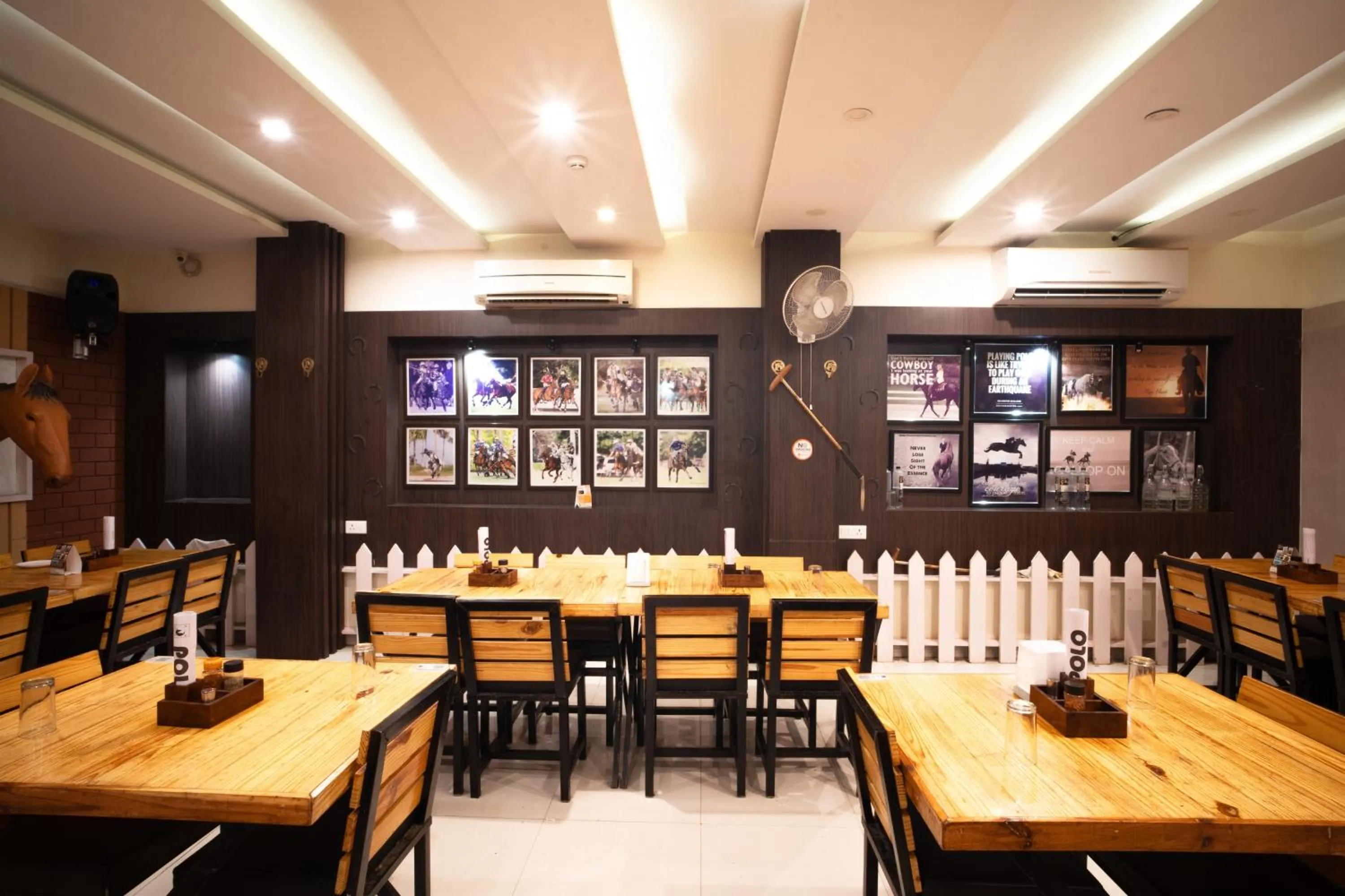 Restaurant/places to eat in Hotel Flowers Inn