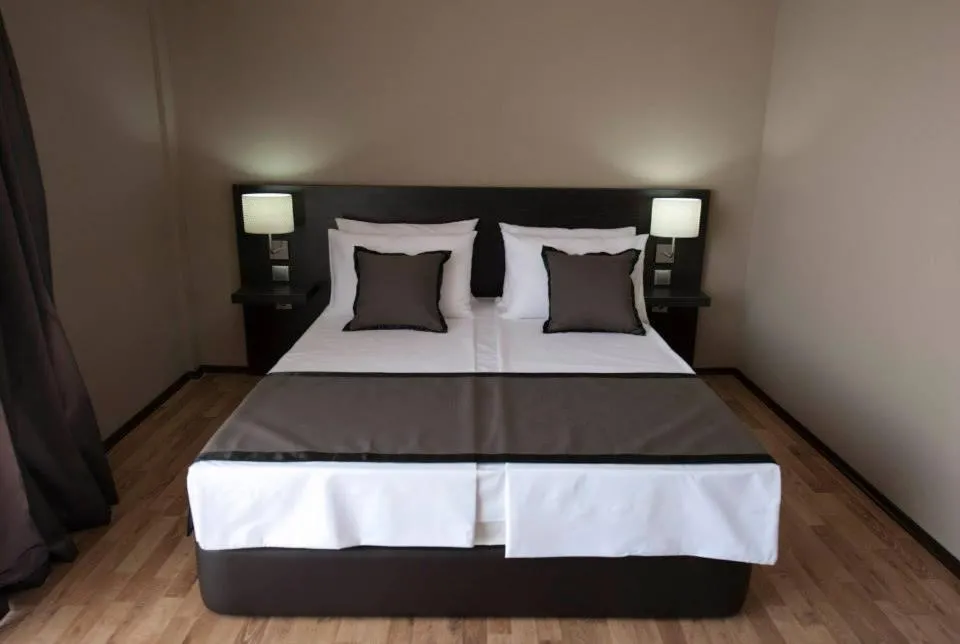 One-Bedroom Apartment with Balcony in Soho Apartments