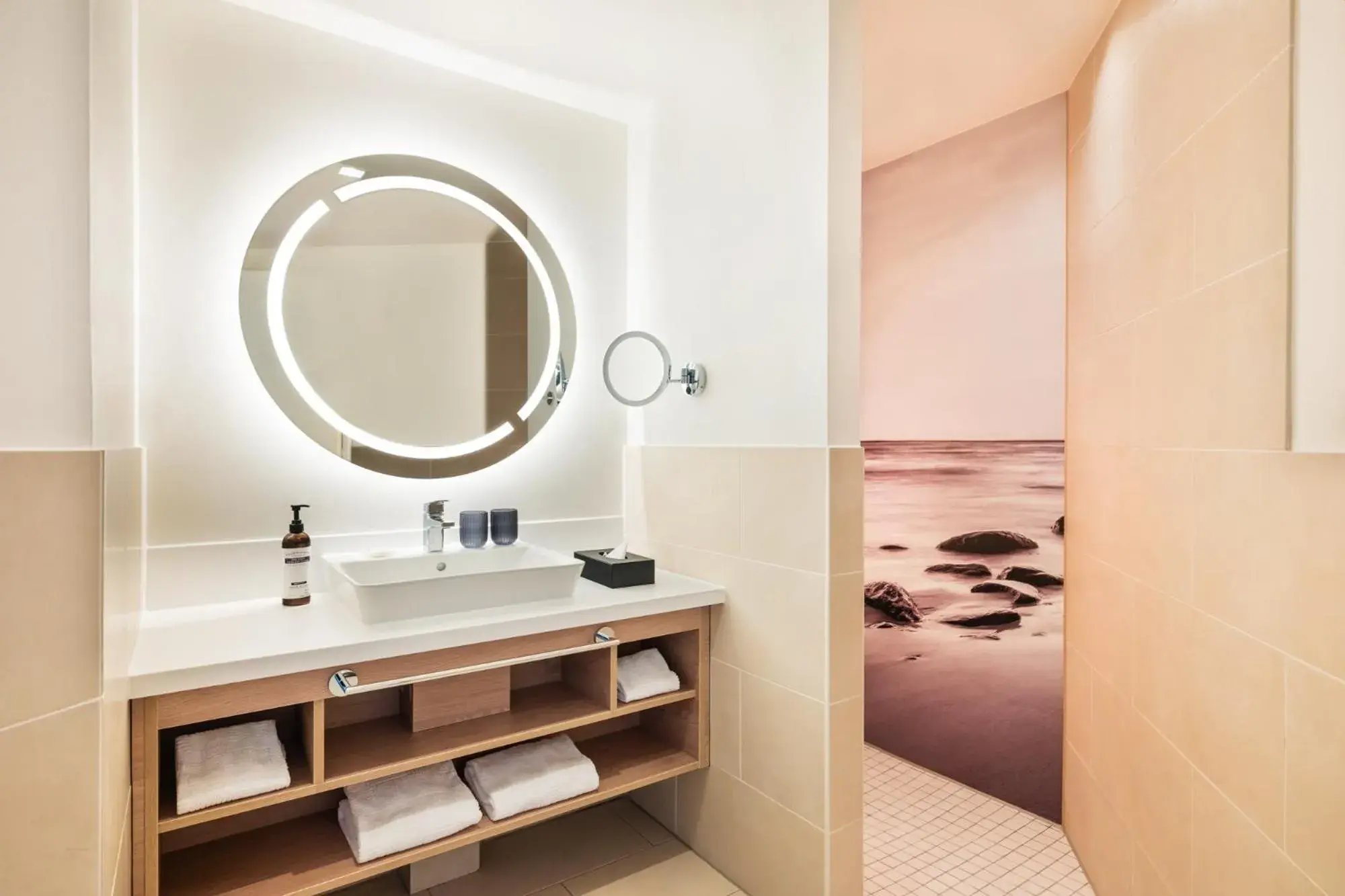 Bathroom in Lindner Hotel Boltenhagen, part of JdV by Hyatt Bathroom in Lindner Hotel Boltenhagen, part of JdV by Hyatt