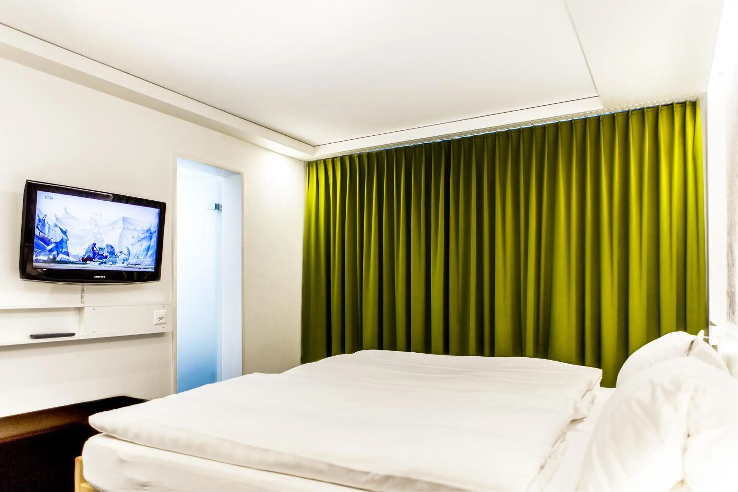 Photo of the whole room, Bed in Hotel Weiss Kreuz