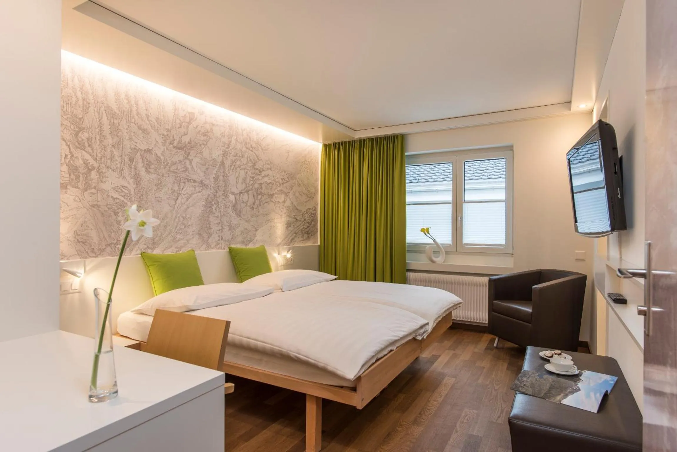 Bedroom, Bed in Hotel Weiss Kreuz