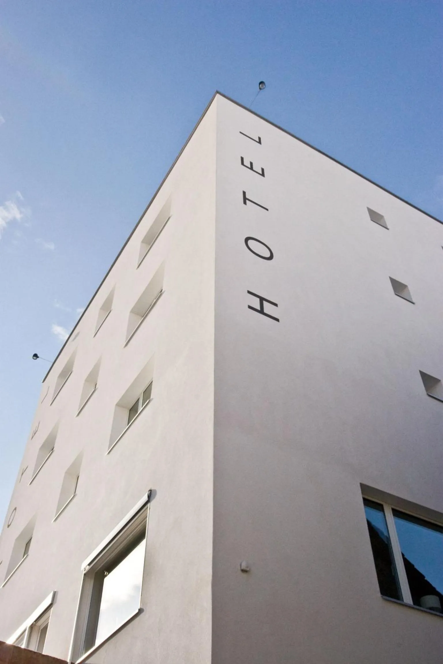 Facade/entrance in Hotel Weiss Kreuz