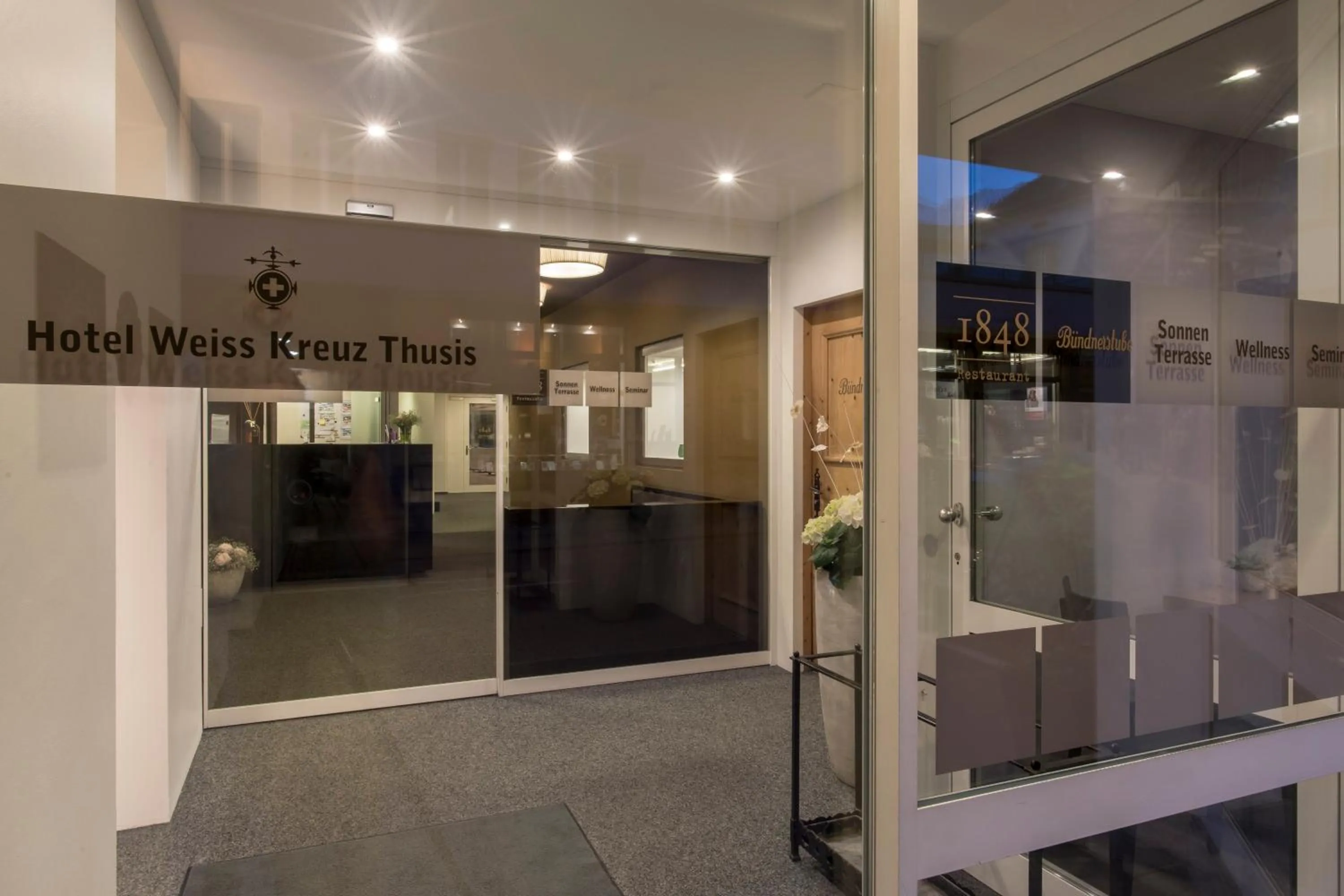 Facade/entrance in Hotel Weiss Kreuz